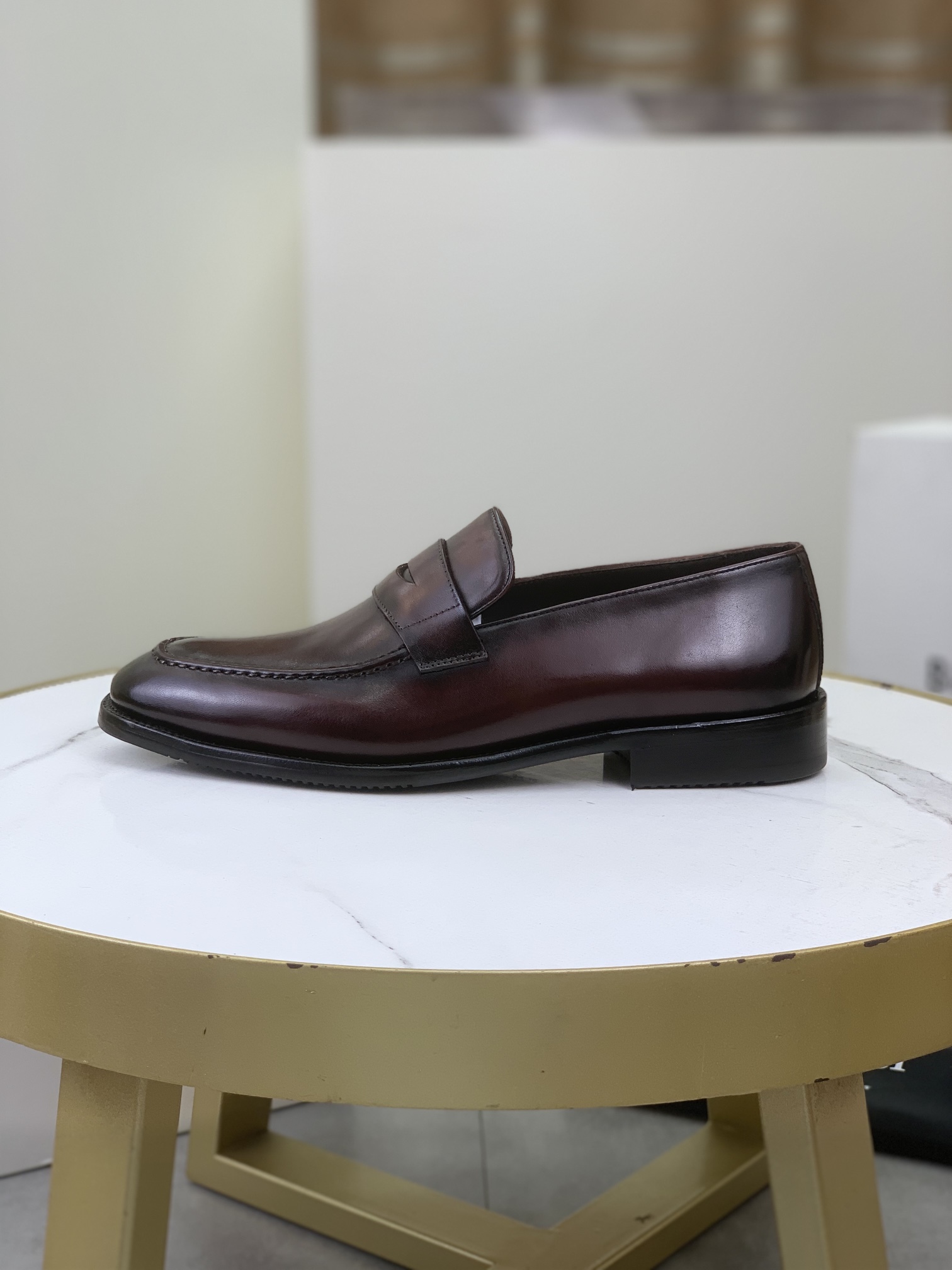 Precio de fábrica P500 Suela de cuero Berluti/Bruti 2024 Nueva llegada Cuero de vaca importado Mater