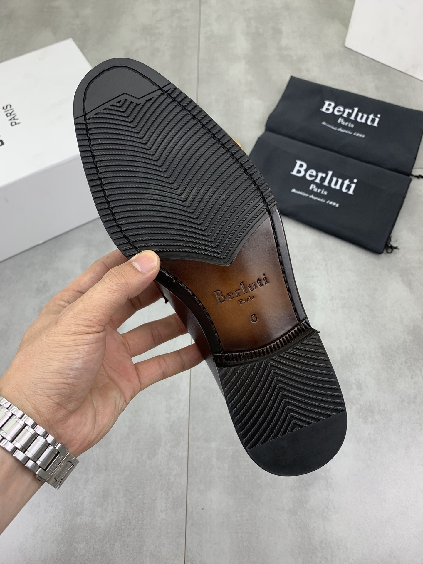 Precio de fábrica P500 Suela de cuero Berluti/Bruti 2024 Nueva llegada Cuero de vaca importado Mater
