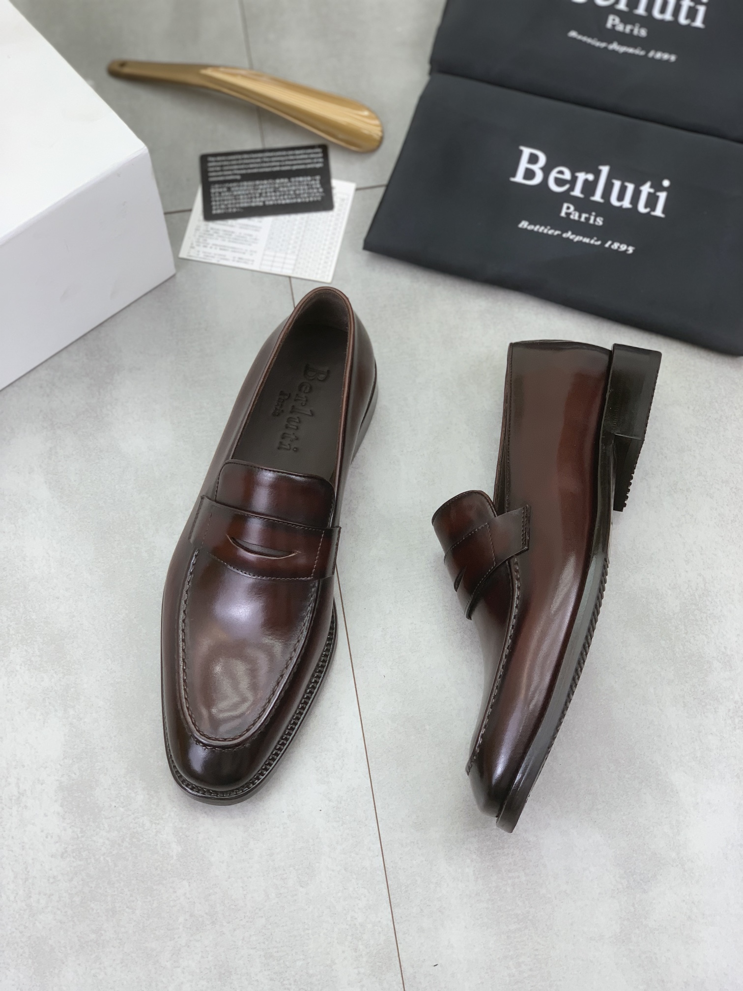 Precio de fábrica P500 Suela de cuero Berluti/Bruti 2024 Nueva llegada Cuero de vaca importado Mater