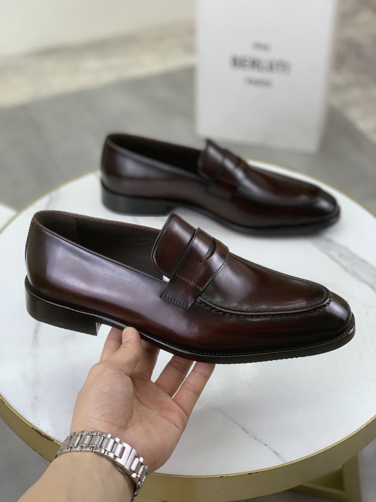 Precio de fábrica P500 Suela de cuero Berluti/Bruti 2024 Nueva llegada Cuero de vaca importado Mater