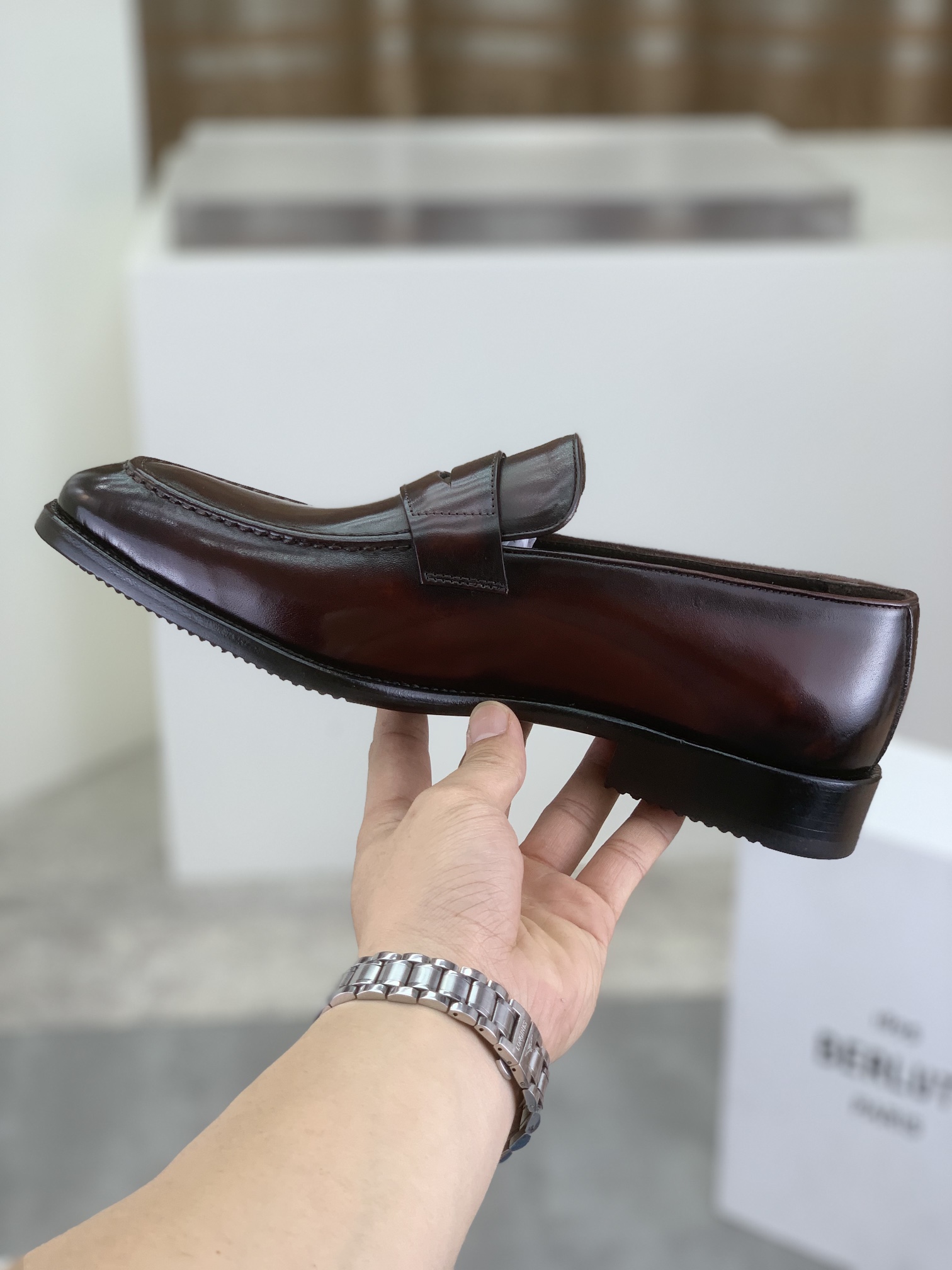 Precio de fábrica P500 Suela de cuero Berluti/Bruti 2024 Nueva llegada Cuero de vaca importado Mater