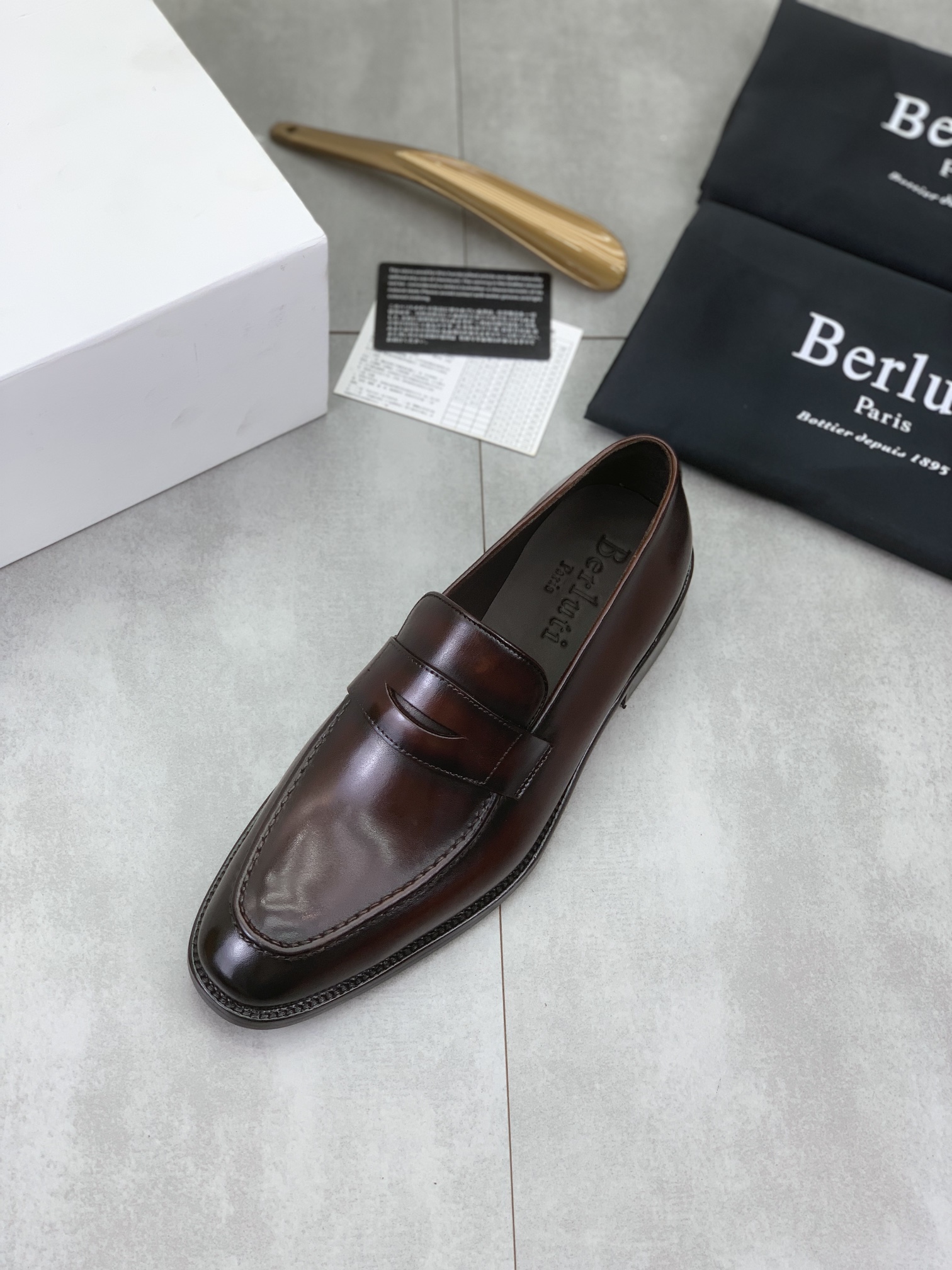 Precio de fábrica P500 Suela de cuero Berluti/Bruti 2024 Nueva llegada Cuero de vaca importado Mater