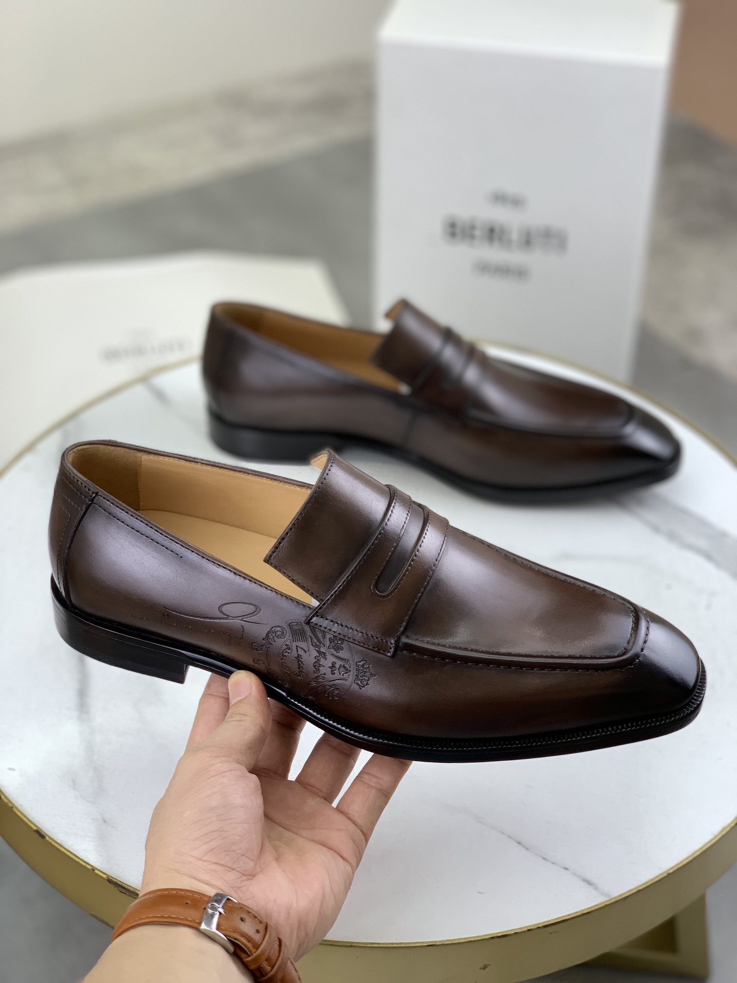 Precio de fábrica P510 Suela de cuero Berluti/Bruti 2024 Nueva llegada Material de cuero de vaca imp