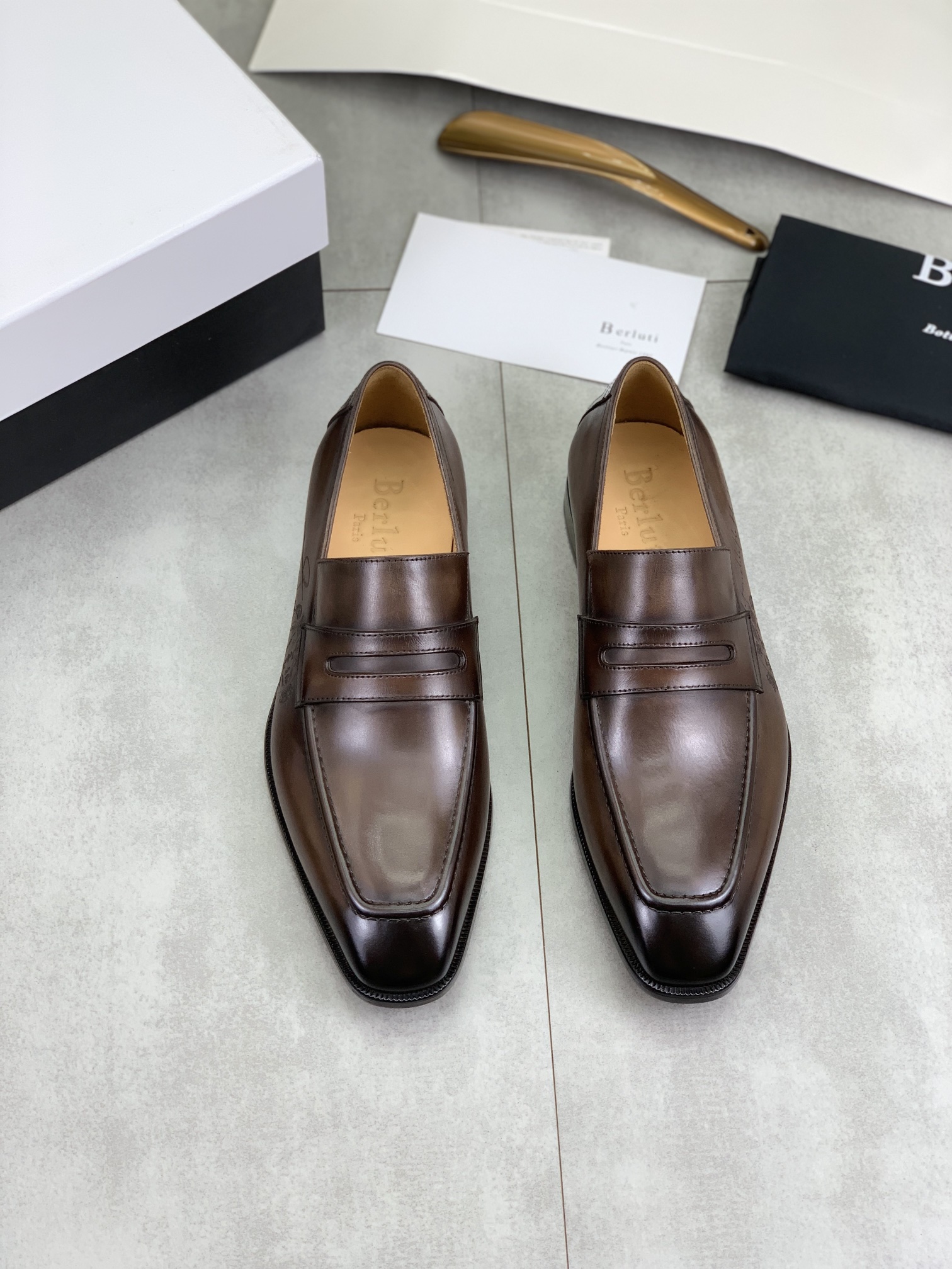 Precio de fábrica P510 Suela de cuero Berluti/Bruti 2024 Nueva llegada Material de cuero de vaca imp