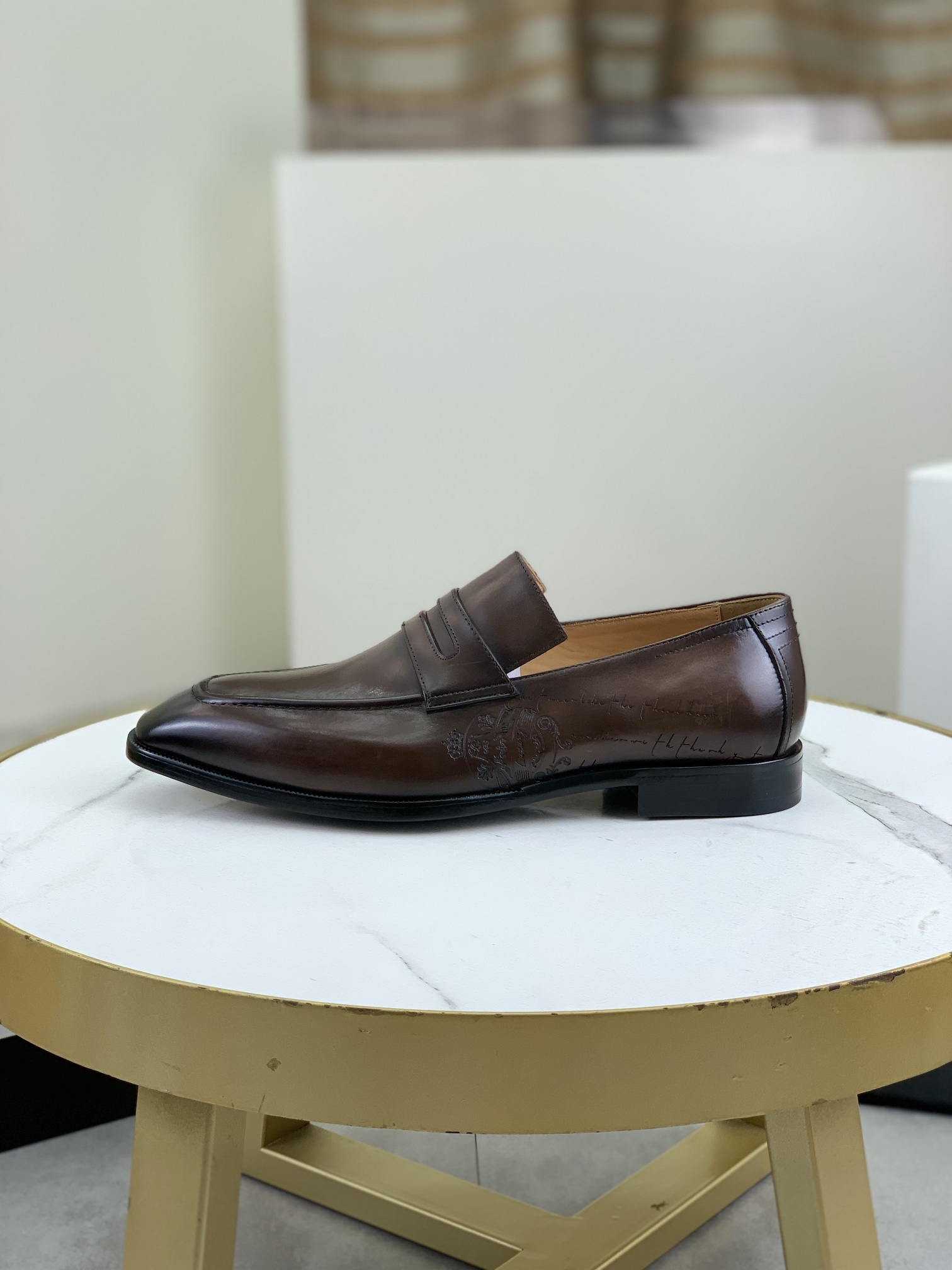 Precio de fábrica P510 Suela de cuero Berluti/Bruti 2024 Nueva llegada Material de cuero de vaca imp