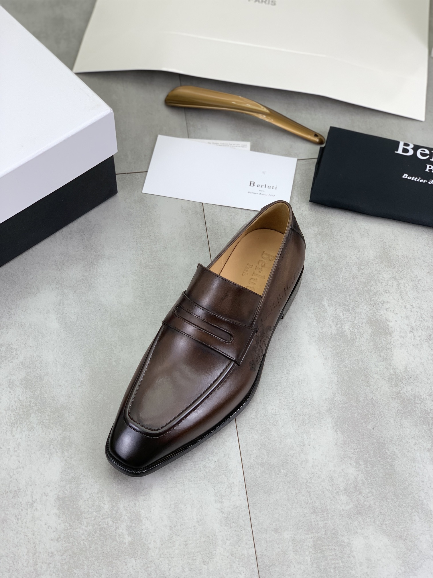 Precio de fábrica P510 Suela de cuero Berluti/Bruti 2024 Nueva llegada Material de cuero de vaca imp