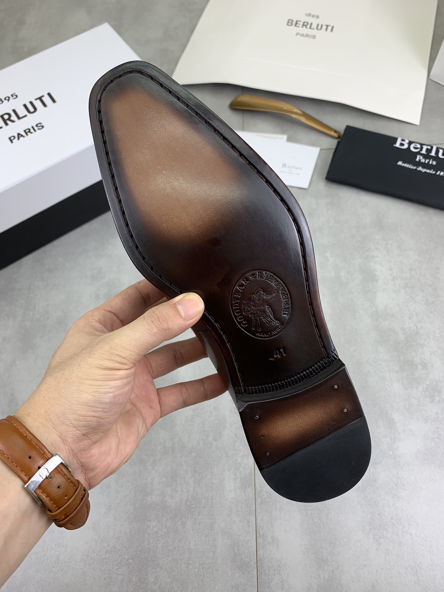Precio de fábrica P510 Suela de cuero Berluti/Bruti 2024 Nueva llegada Material de cuero de vaca imp