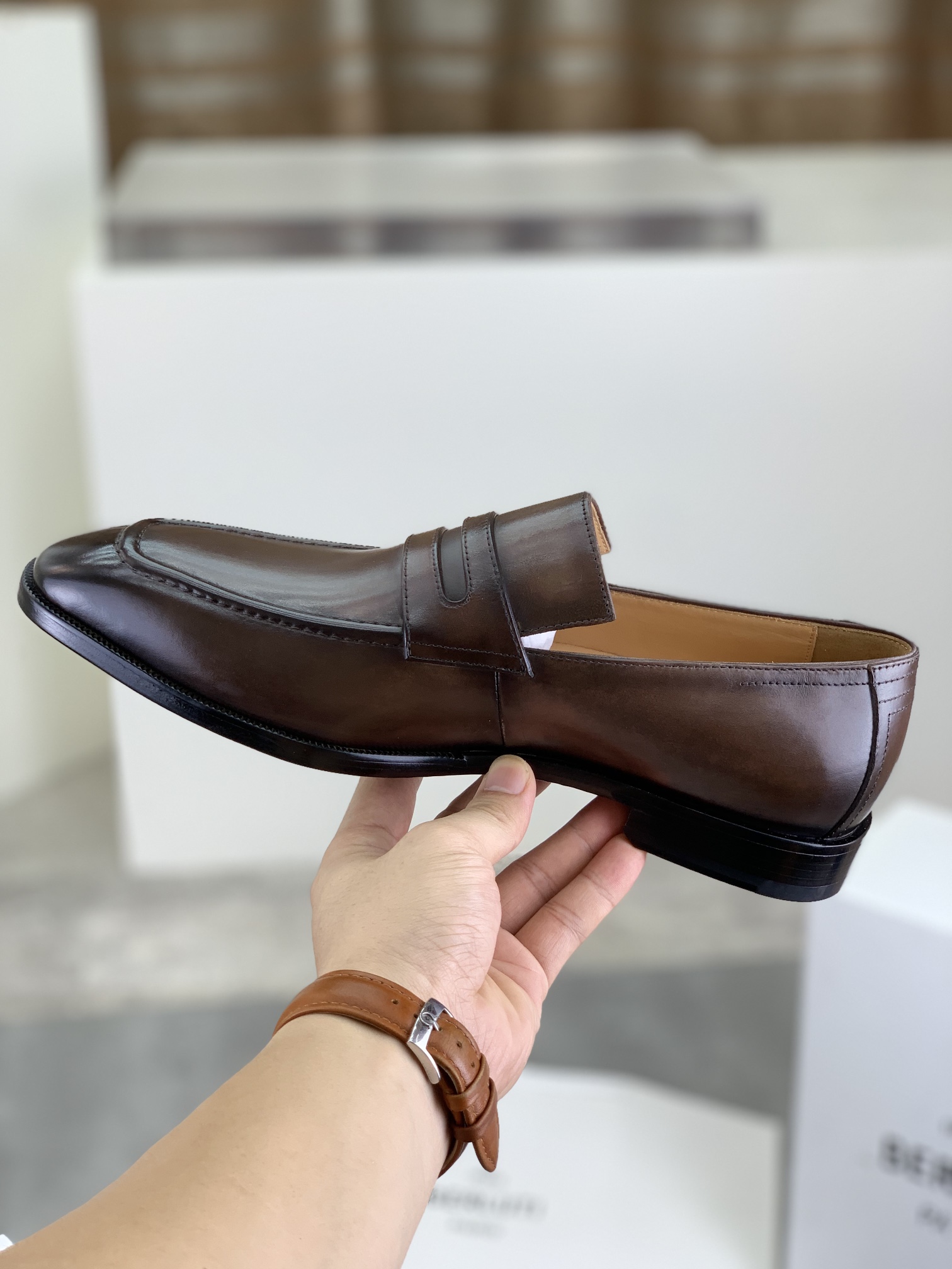 Precio de fábrica P510 Suela de cuero Berluti/Bruti 2024 Nueva llegada Material de cuero de vaca imp