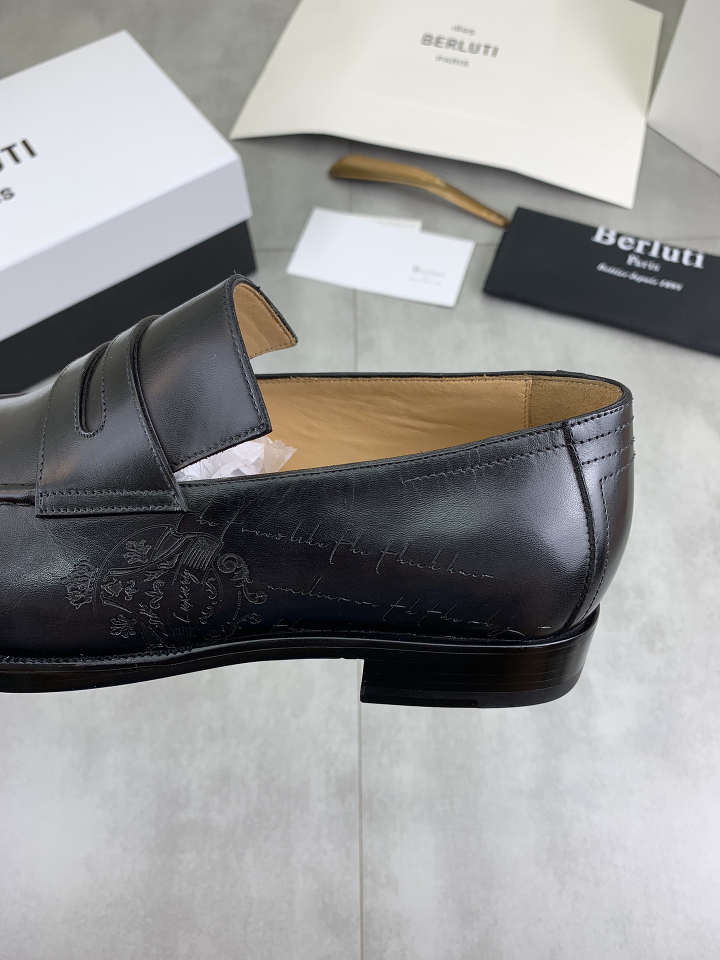 Precio de fábrica P510 Suela de cuero Berluti/Bruti 2024 Nueva llegada Material de cuero de vaca imp
