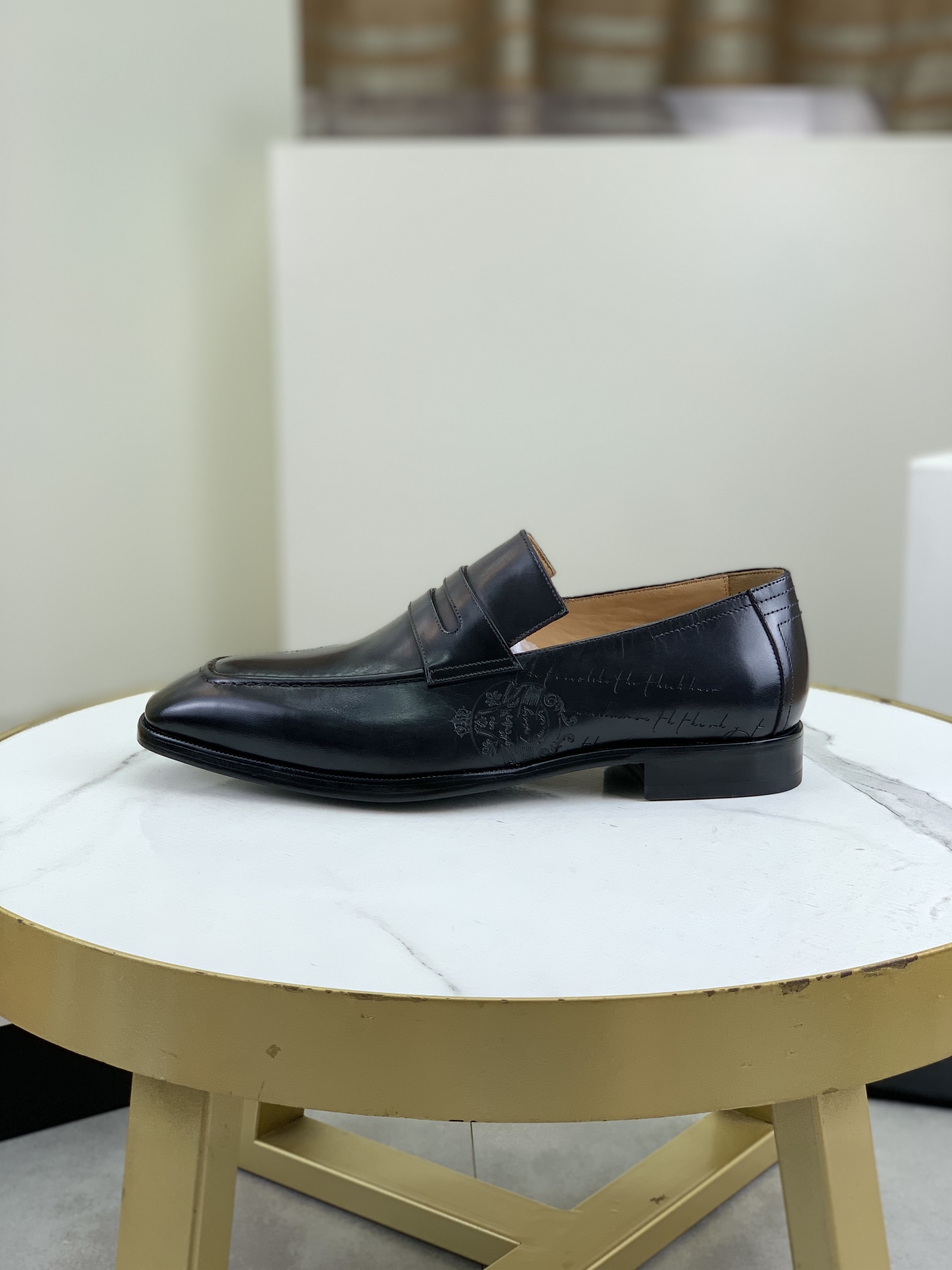 Precio de fábrica P510 Suela de cuero Berluti/Bruti 2024 Nueva llegada Material de cuero de vaca imp