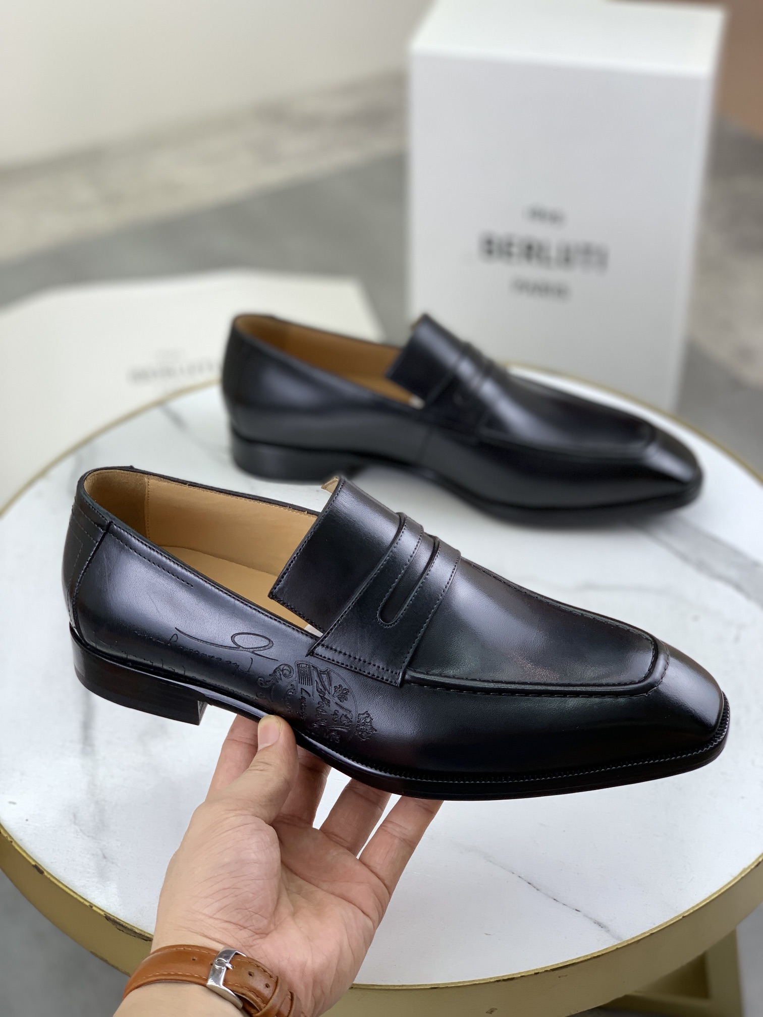 Precio de fábrica P510 Suela de cuero Berluti/Bruti 2024 Nueva llegada Material de cuero de vaca imp