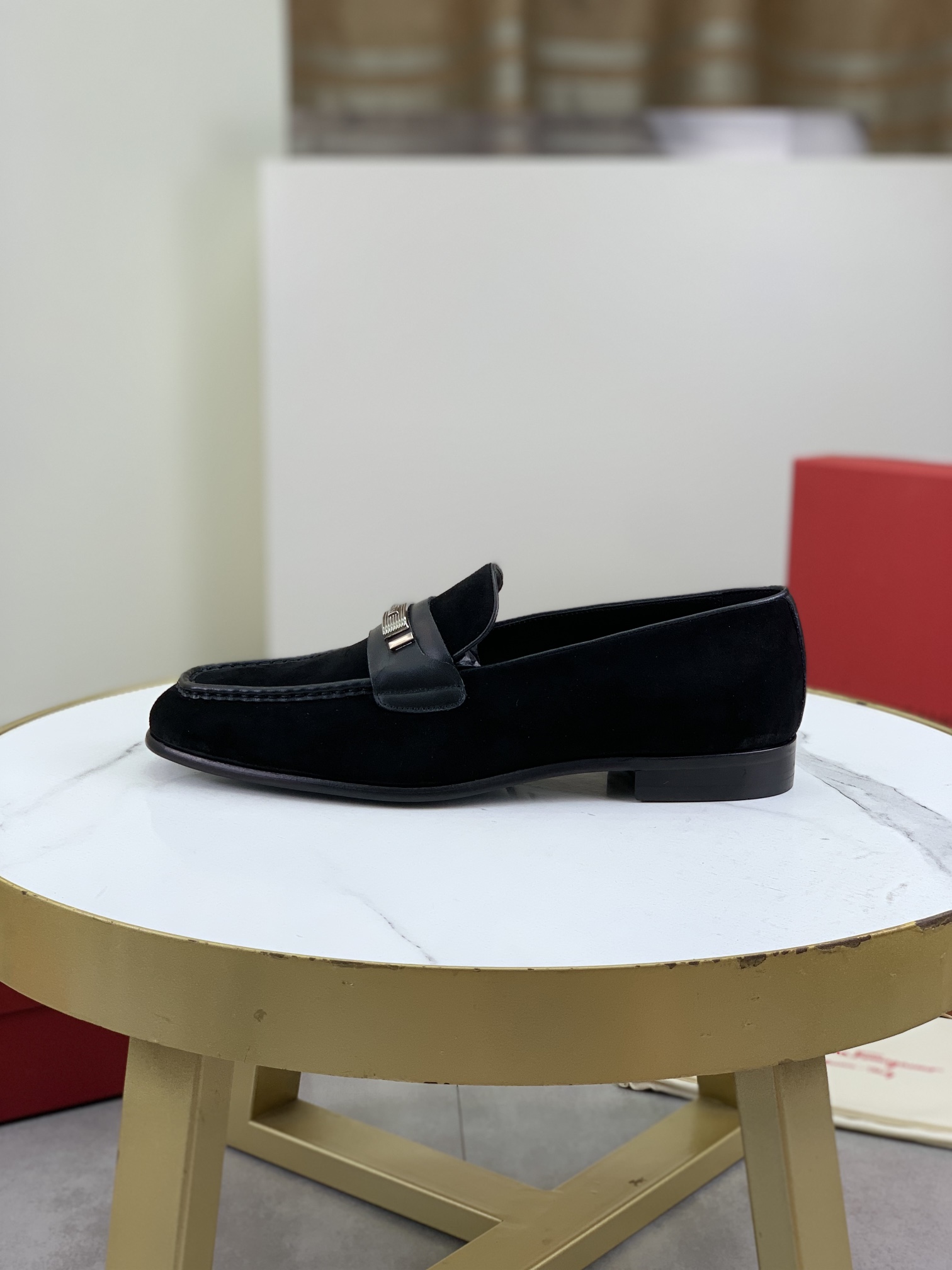 NO:271549,Top quality (leather outsole series) [Ferragamo] Ferragamo business formal leather shoes, 1:1 top purchasing quality, the upper is imported selected top calfskin, the inner foot pads are all imported top water dyed cowhide, imported original custom Italian handmade leather outsole, color black Size 39-44 (38 45 can be customized),, ferragamo, ferragamo, cowhide, Leather soles19860909顶级品质（真皮大底系列）【 Ferragamo】菲拉格慕商务正装皮鞋,1:1顶级代购品质,鞋面采用进口精选顶级小牛皮,内里垫脚均用进口顶级水染牛皮,进口原版订制意大利手工真皮大底,颜色黑色 码数39-44（38 45 可以定做）,,ferragamo,ferragamo,cowhide,Leather soles,Men's shoes