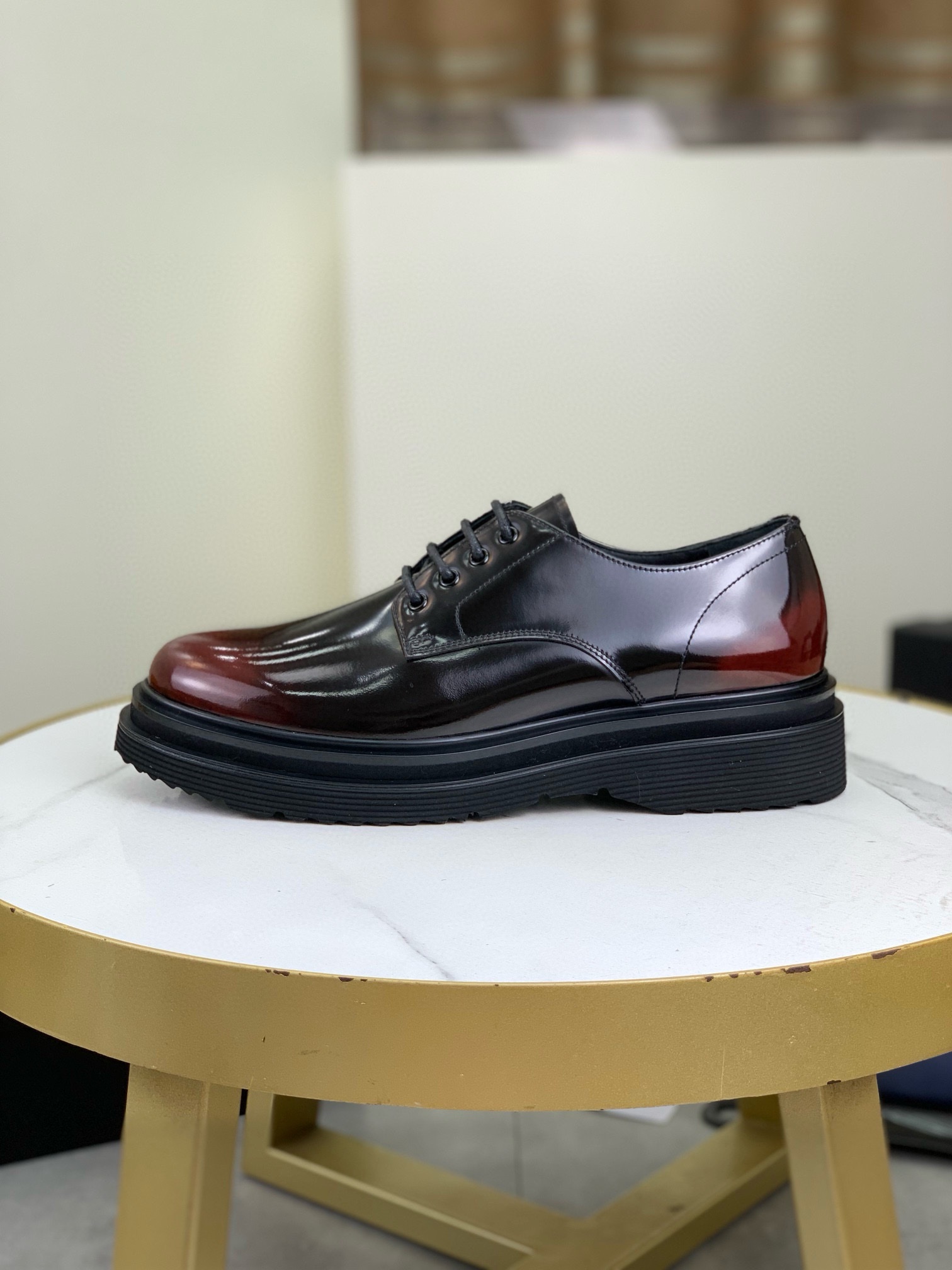 NO:349815,Original single quality, top version PRADA - Prada. Men's business and casual leather shoes, top cow goods. 1:1 shipment luxury and honorable all use imported original brand fabrics, just to create a more comfortable wearing experience. The upper is comfortable to open the edge beads and polish the color calfskin top imported water dye all cowli, original lightweight and comfortable TPU foam combination bottom size 39-44 (38.45 can be customized), prada, cowhide19860909原单品质,顶级版本 ＰＲＡＤＡ——普拉达.男士商务休闲皮鞋,顶级牛货.1:1出货奢华尊贵全部采用进口原版品牌布料,只为打造更为舒适的穿着体验,鞋面原版舒适开边珠擦色小牛皮顶级进口水染全牛里,原版轻便舒适TPU发泡组合底码数39-44（38.45可以定做）,,prada,cowhide,Men's shoes