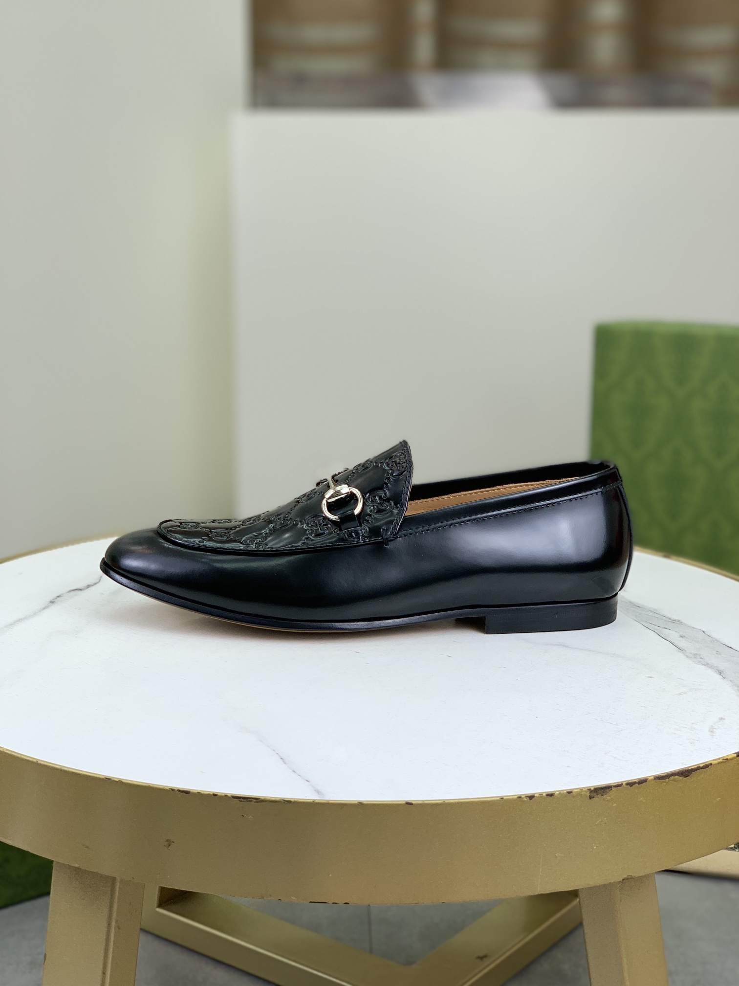 NO:271638,Top quality (general leather outsole series) [GUCCI] Gucci business leather shoes, 1:1 top purchasing quality, imported upper selected original high-end beaded calfskin, inner foot pads are all imported original water-dyed cowhide, imported original custom Italian handmade leather outsole, size 39-44 (38 45 46 can be customized),, gucci, gucci, cowhide, Leather soles19860909顶级品质（真皮大底系列）【GUCCI】古驰商务皮鞋,1:1顶级代购品质,鞋面进口精选原版高端开边珠小牛皮,内里垫脚均用进口原版水染牛皮,进口原版订制意大利手工真皮大底,码数39-44（38 45 46可以定做）,,gucci,gucci,cowhide,Leather soles,Men's shoes