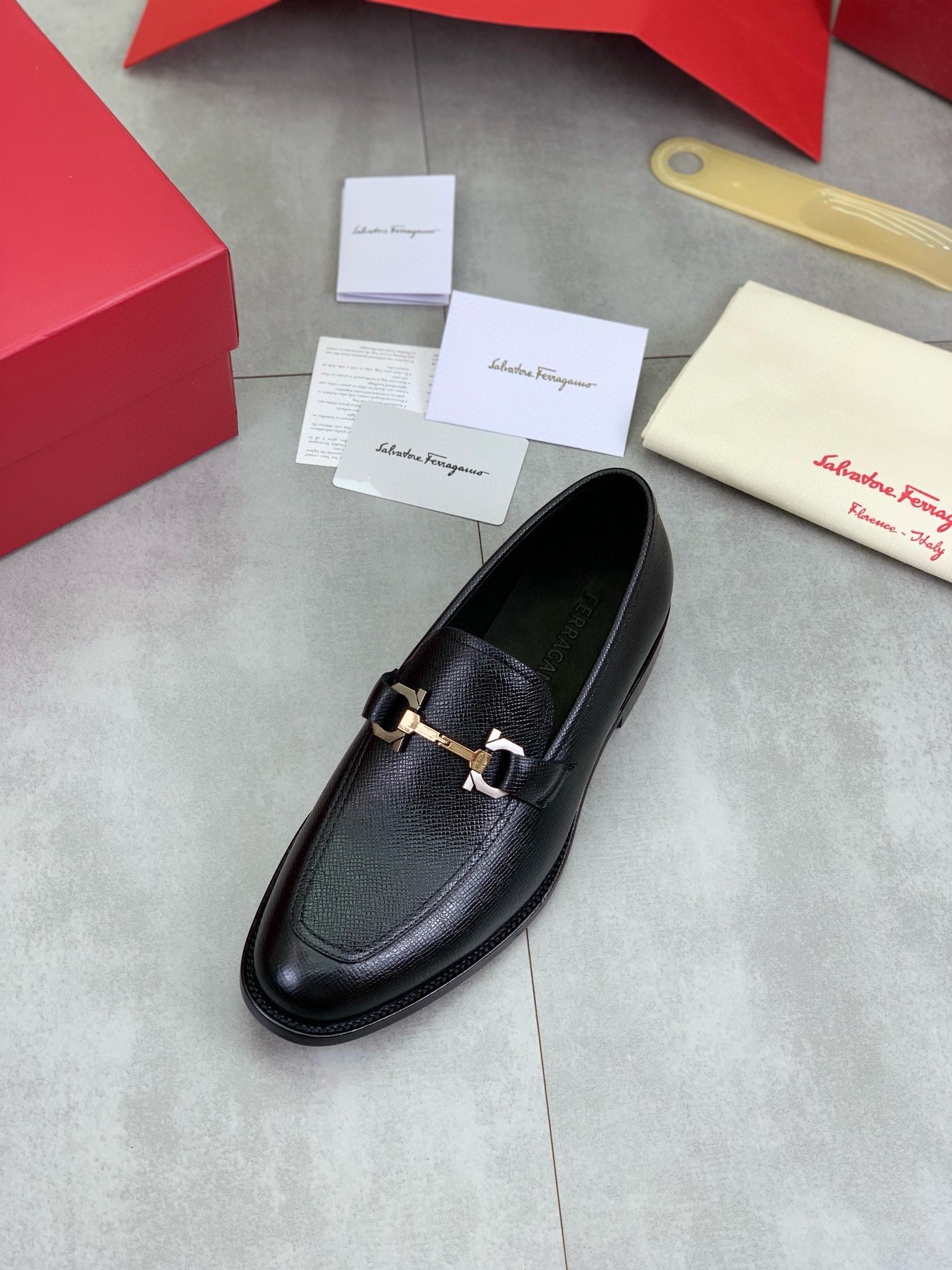 Salvatore Ferragamo Men's Leather Loafers - Classic Business Formal Shoes 5 i1732127740 8184 2