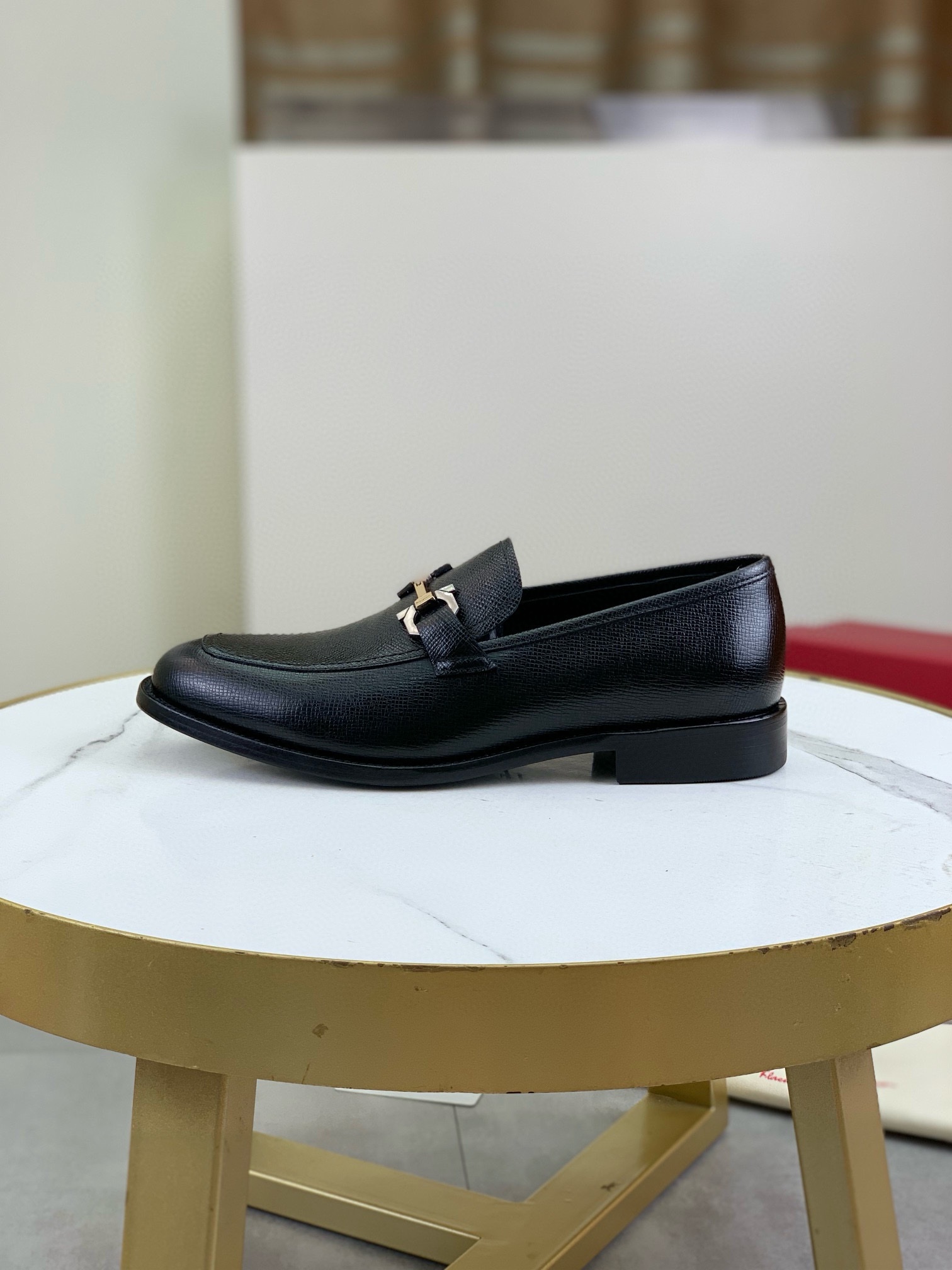 Salvatore Ferragamo Men's Leather Loafers - Classic Business Formal Shoes 2 i1732127740 8292 7