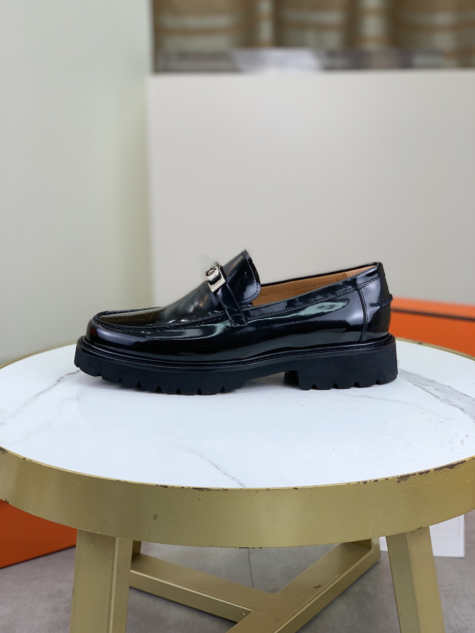 NO:271185,Original foamed outsole Brand Hermès (Hermès) standard men's code 39-44 (38, 45, 46 can be customized) grade official website same style Original single-quality material Original soft open-edge beaded calfskin Water-dyed cowhide inner Original Italian lightweight foamed outsole style category Men's fashion Formal casual leather shoes Foot-sleeved men's shoes series Young fashion European and American trend British style Multiple colors available, Hermes, hermes, cowhide19860909原版发泡大底 品牌Hermès（爱马仕）标准码男码39-44（38、45、46可以定做）等级官网同款 原单品质材料原版柔软开边珠小牛皮 水染牛皮内里 原版意大利轻便发泡大底款式类别男士时尚 正装休闲皮鞋 套脚款男鞋系列 年轻时尚 欧美潮流 英伦风格 颜色多款颜色可选,,hermes,hermes,cowhide,Men's shoes