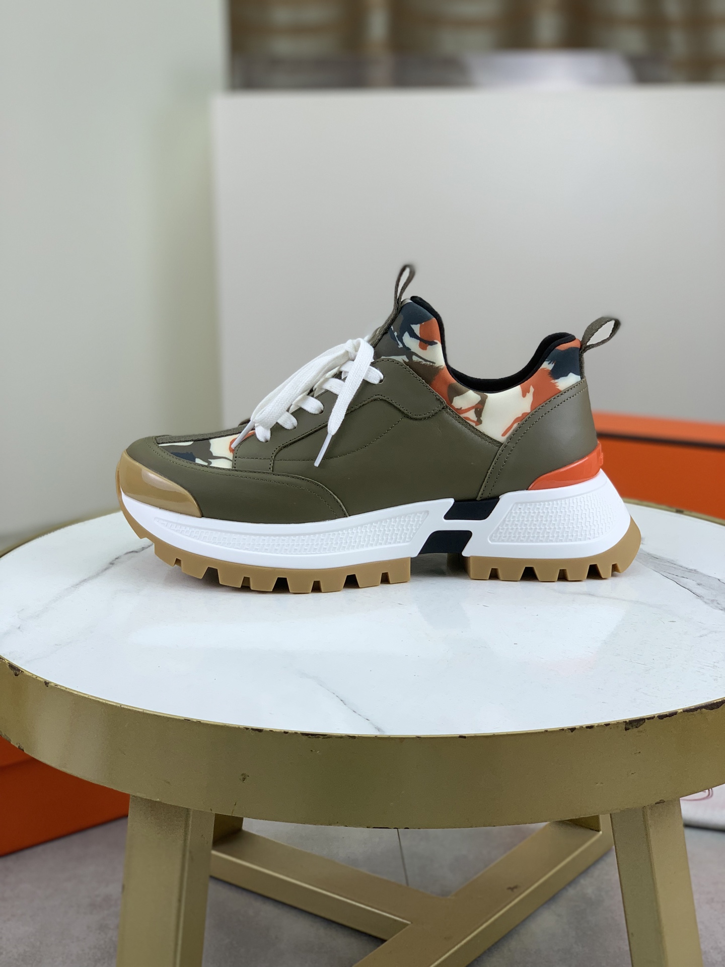 NO:271873,【HERMES】HERMES - High-end quality Original single - Upper matte calfskin, laser punch brand totem craft, shoe elastic telescopic strap, shoe tongue silk screen brand logo - Imported inner lining original inner lining cowhide foot pad - Outsole ultralight TPR·rubber; molded sole - Ultra-high quality control·fine workmanship highlight (high-end, noble, grade) -Size 39-45 (38 46 can be customized)·,,hermes,hermes,cowhide19860909【 HERMES】爱马仕  -高端品质 原单 -鞋面磨砂小牛皮、激光打孔品牌图腾工艺、鞋口松紧伸缩带、鞋舌丝印品牌logo -内里进口原版内里牛皮垫脚 -大底超轻TPR·橡胶；成型大底 -超高品控·做工精细凸显(高端·贵气·档次) -Size 39-45（38 46可订做)·,,hermes,hermes,cowhide,Men's shoes