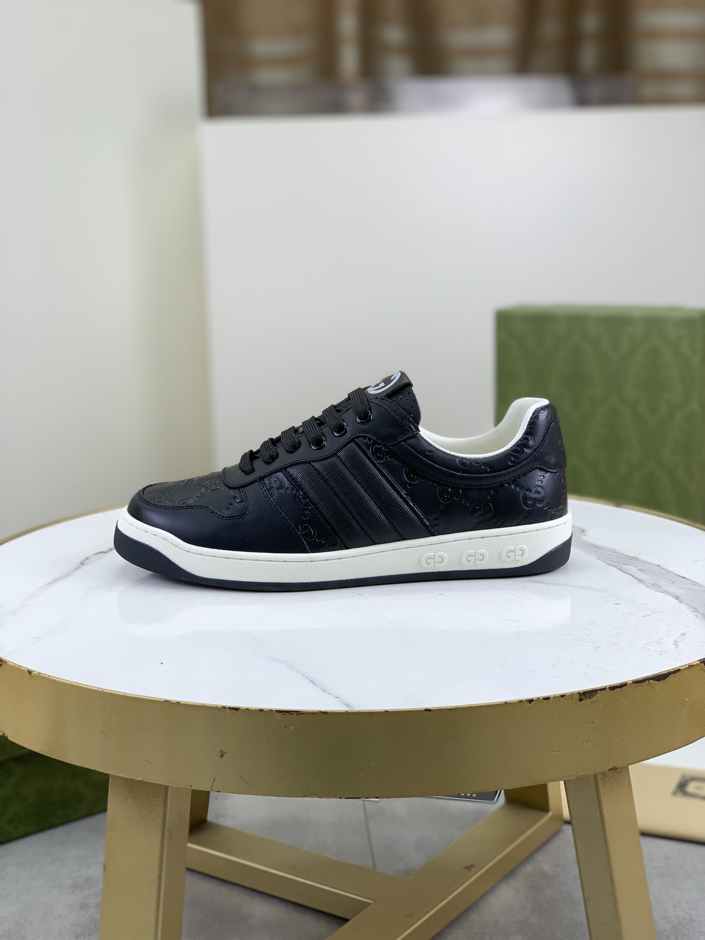 NO:272626,Top version Original single series GUCCl - Guccl - latest high-top casual shoes, cowhide punching series The latest official website model. The counter is released simultaneously, the upper is made of Italian imported original lychee pattern calfskin / matched with original special materials splicing design concept; 