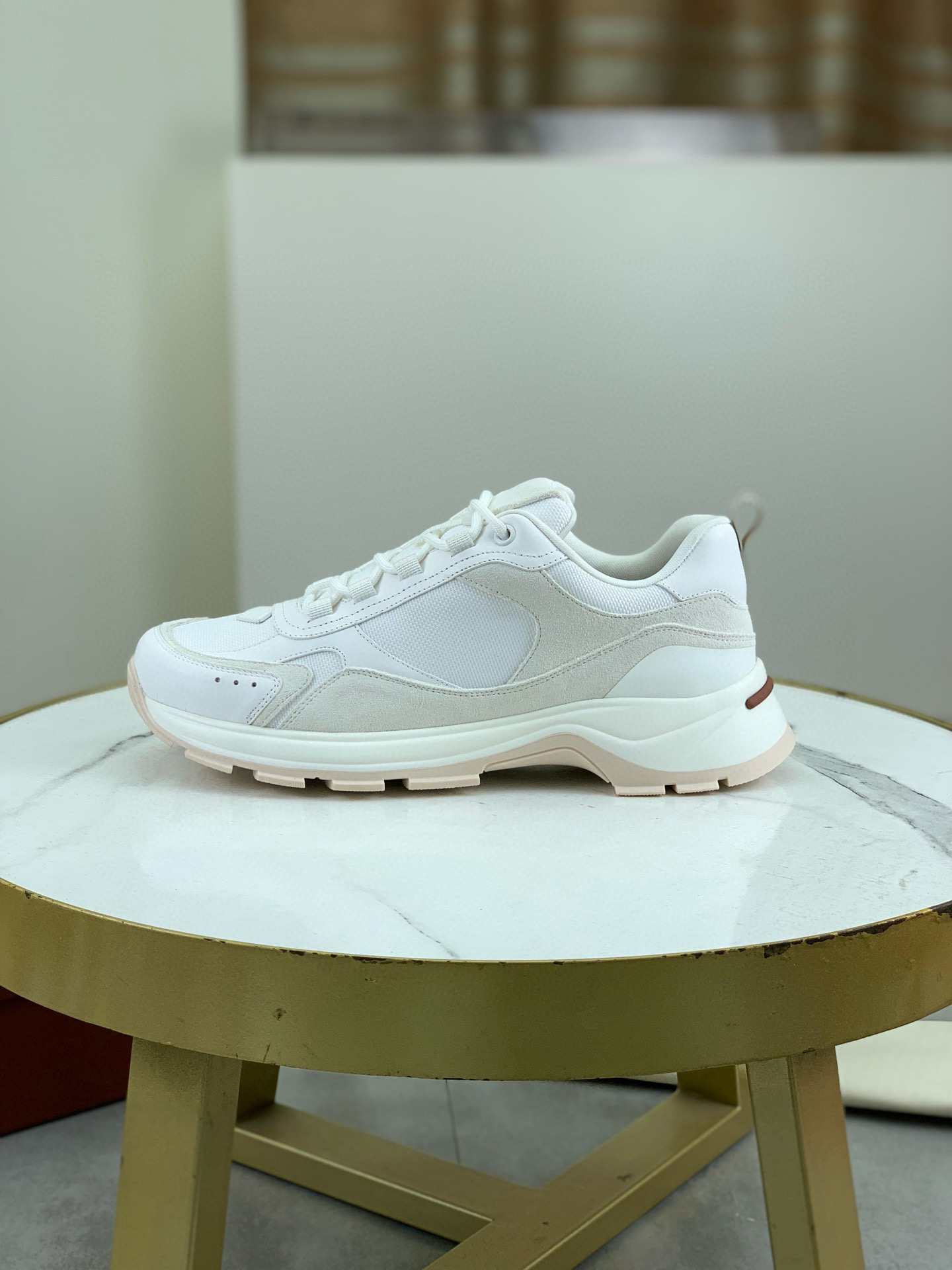 NO:274386,Top version Loro Piana Top authentic purchase original 1:1 copy. The existing Loro Piana company was founded on April 24, 194. The family business has been the sixth generation, providing high-quality products for customers who value taste and quality requirements. Imported original matte cowhide fabric, made of plain calf leather inside, hand-sewn thread with cowhide footbed original packaging Number of 39-45 ——46 Can be customized Multiple colors available, loro pigeana, cowhide19860909顶级版本 Loro Piana 顶级正品级购买原版1:1复制 于194月24日一手创立现有的Loro Piana公司.家族经营至今已是第六代,为讲求品味及对质量有要求的顾客提供上等的优质商品 进口原版磨砂牛皮面料 ,内里平纹小牛皮制成 手工缝制线配牛皮垫脚 原版包装 码数39-45 ——46 可以定做 多款颜色可选,,loro piana,cowhide,Men's shoes