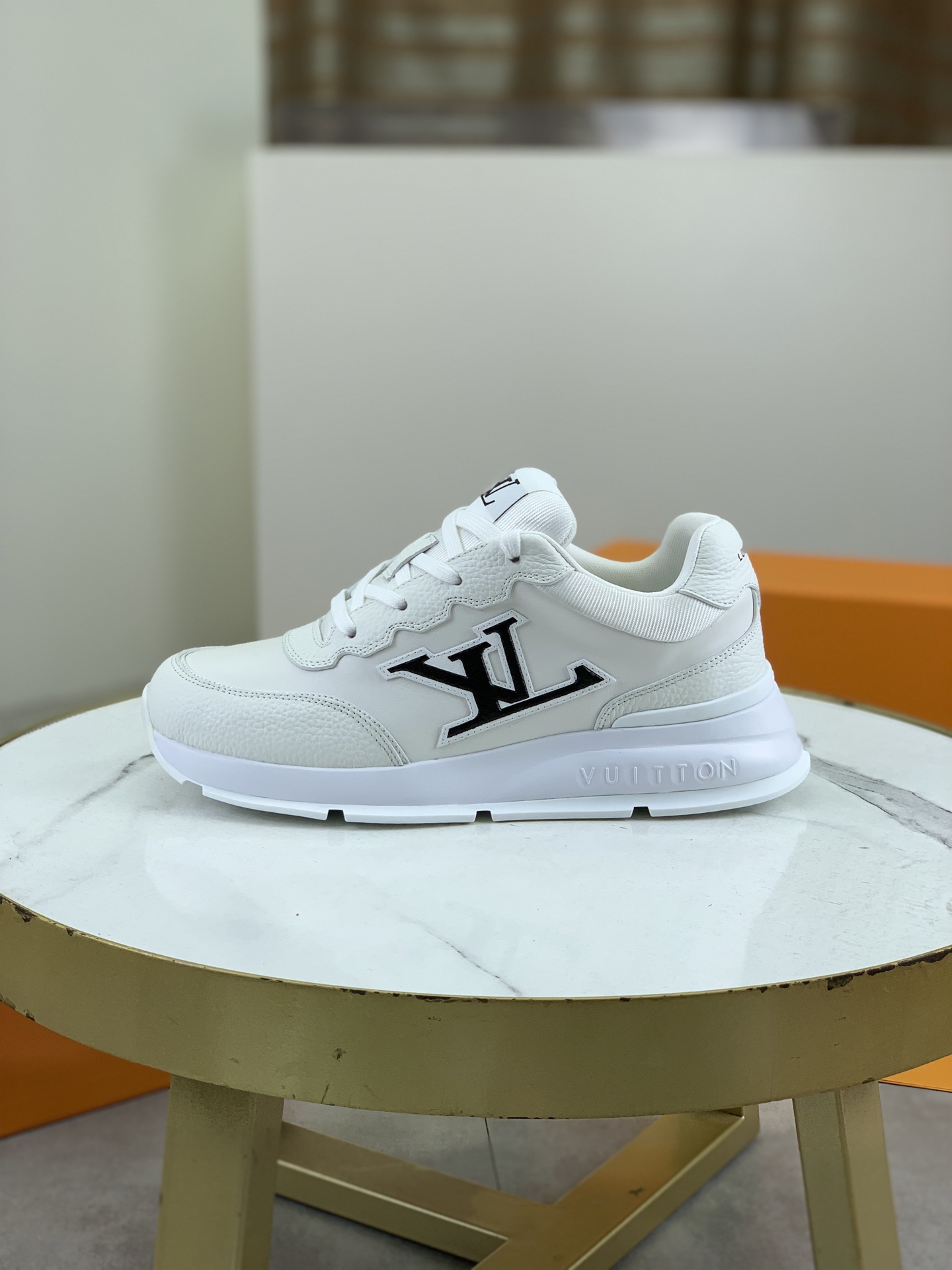 NO:275326,Top version LV Louis Vuitton L Family Donkey Brand Thick Sole Casual Couple Sports Shoes The exquisite design is shaped with smooth cowhide leather, which can easily integrate into various shapes. Attention LV letters mark the side of the shoe, and the light rubber outsole embellishes Vuitton logo with a thick bottom of 4CM. The counter focuses on the latest casual shoes. Hard goods are on the newest, and the purchasing level is!  Full of high-end feeling!  A popular model from domestic and foreign bloggers, retro and fashionable, beautiful!  Wear it with a lot of happiness!  Official website main model★ Original custom imported calf leather fabric with lining imported Italian imported breathable gauze mesh, outsole rubber foam tpu high-end sole, color 5 colors available, shoe size: women's clothing 35-41, (women's 41 custom made). Men's clothing 39-46 (45-46 custom made).,,louis vuitton,louis vuitton,louis vuitton,louis vuitton,louis vuitton,sneakers,cowhide19860909顶级版本 LV 路易威登 L家驴牌 厚底 休闲 情侣运动鞋 以光滑牛皮革塑造考究设计,可轻松融入各式造型.瞩目 LV 字母标注鞋侧,轻盈橡胶外底点缀 Vuitton 标识 底厚4CM.专柜主打最新款休闲鞋 硬货上新 代购级别！高级感十足！国内外博主刷爆的一款,复古又时髦上脚美炸了！穿上满满的幸福感！官网主推款★ 鞋面原版订制进口小牛皮面料 内里意大利进口透气纱网 大底橡胶发泡tpu高端大底 颜色5色可选 鞋码: 女装35-41,(女41定做）.男装39-46(45-46定做).,,louis vuitton,louis vuitton,louis vuitton,louis vuitton,sneakers,cowhide,Men's shoes