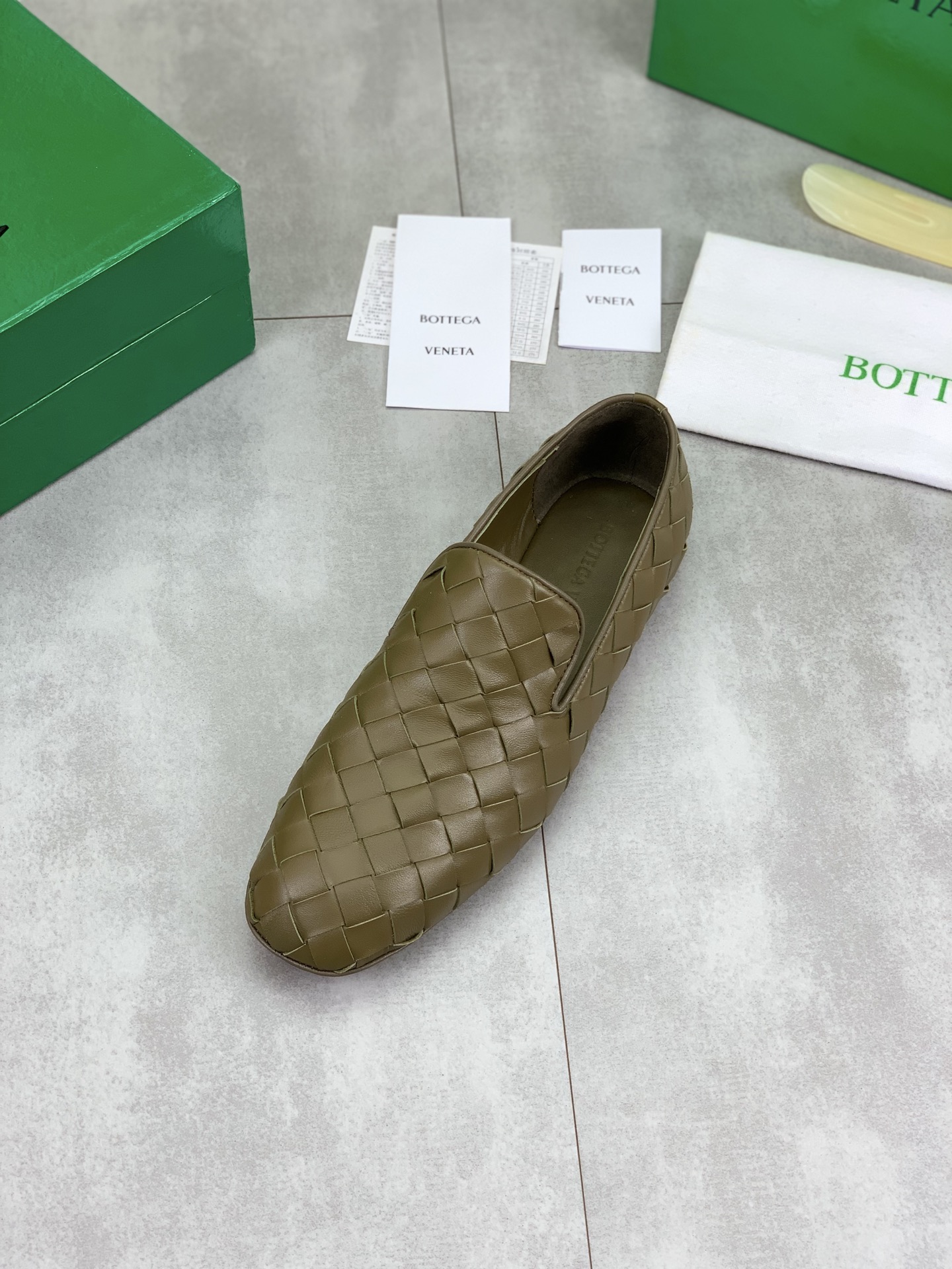 Bottega Veneta Woven Leather Loafers - Handcrafted Italian Style and Comfort 5 i1745167666244 550 0 3