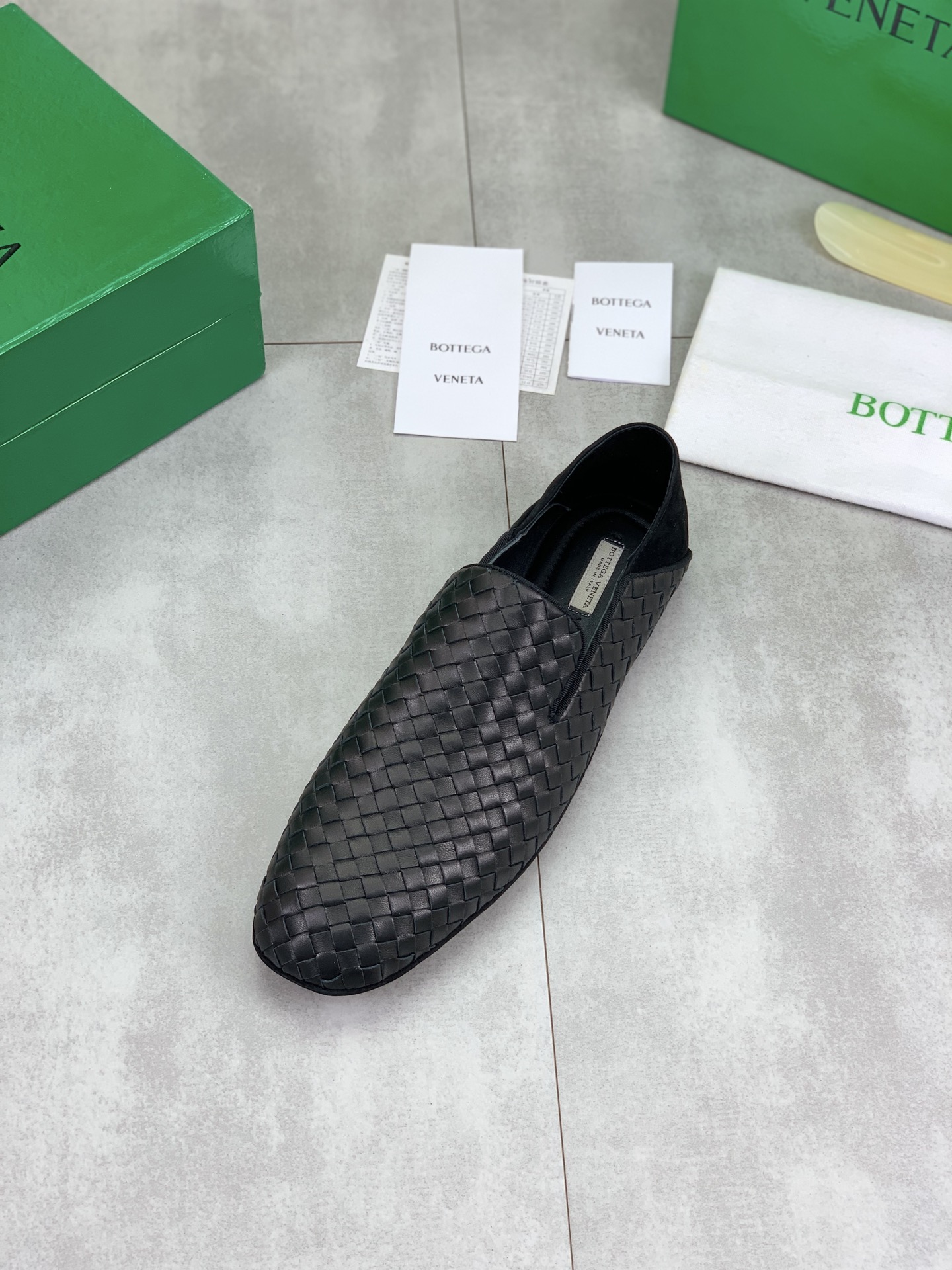 Bottega Veneta Men's Woven Leather Loafers - Luxurious & Comfortable 5 i1745167690981 6120 0 3