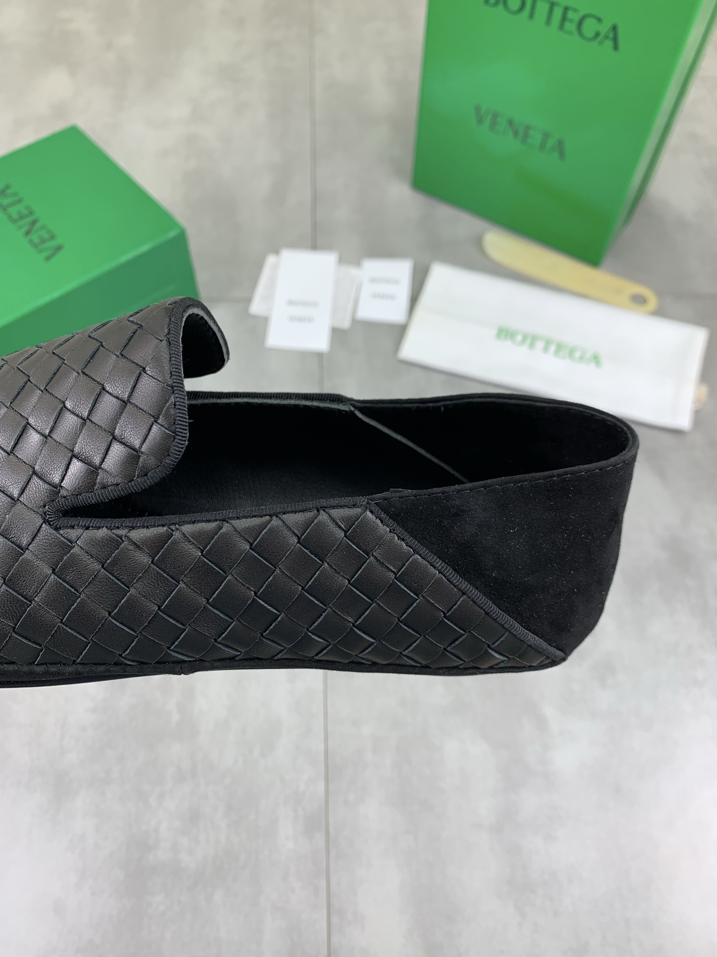 Bottega Veneta Men's Woven Leather Loafers - Luxurious & Comfortable 8 i1745167691516 4390 0 6