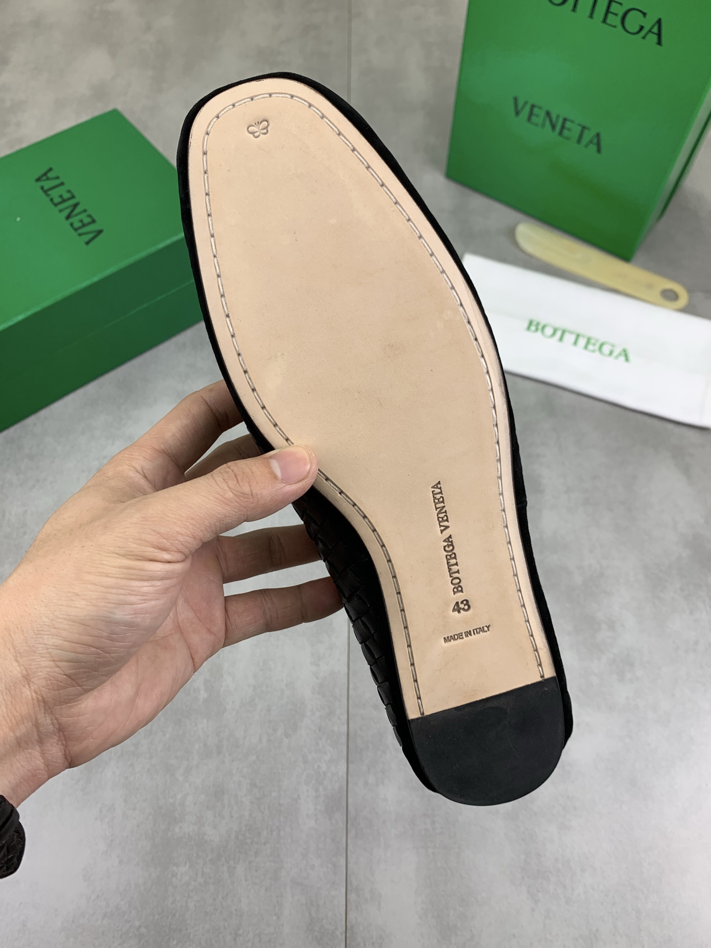 Bottega Veneta Men's Woven Leather Loafers - Luxurious & Comfortable 9 i1745167693603 8749 0 7