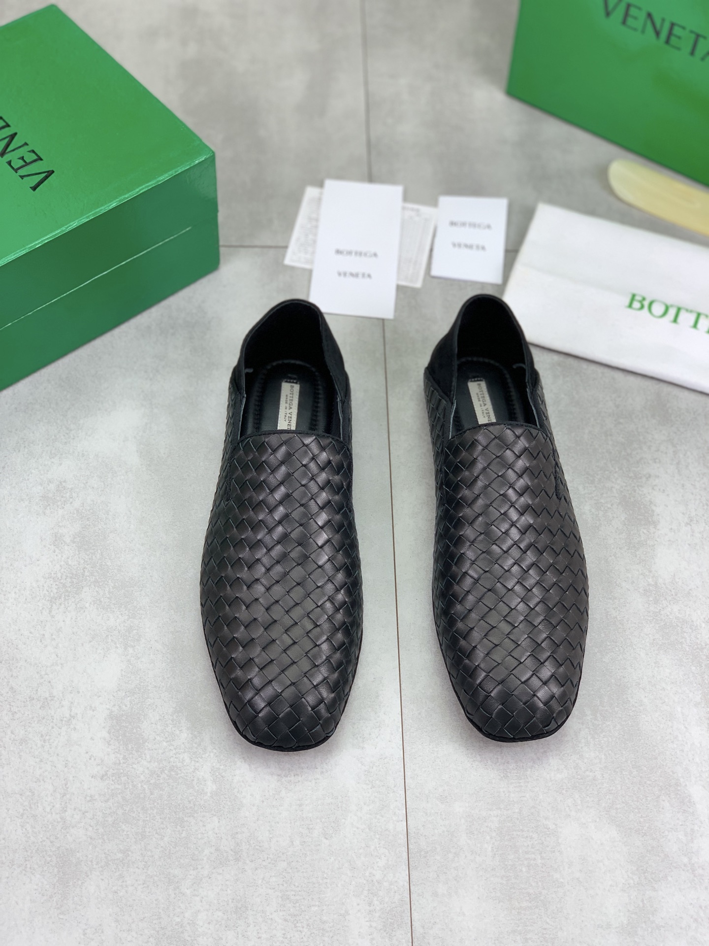 Bottega Veneta Men's Woven Leather Loafers - Luxurious & Comfortable 3 i1745167693652 8802 0 1