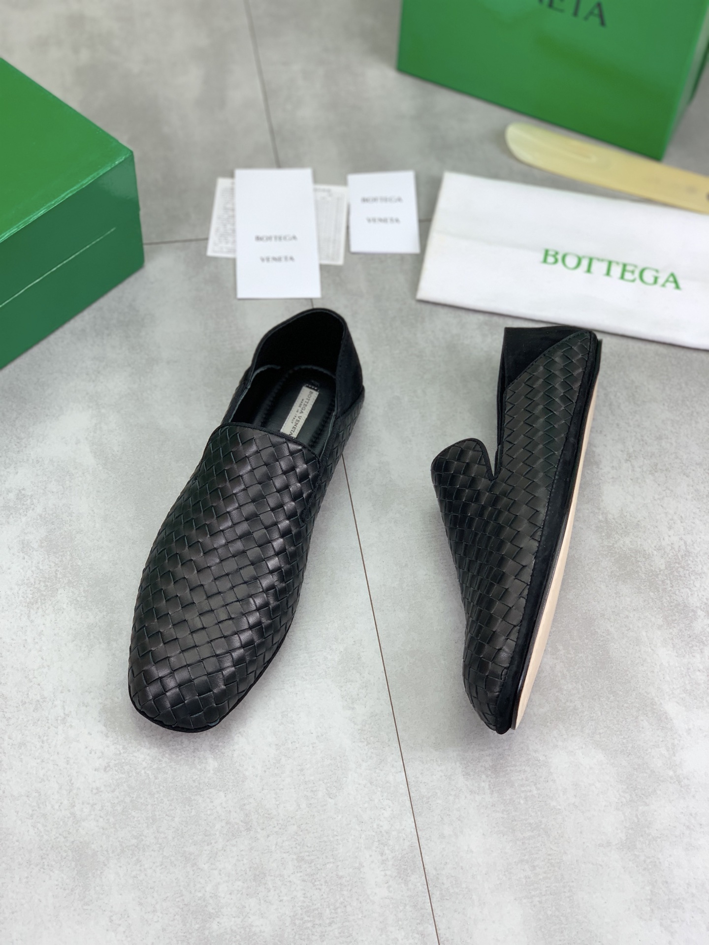 Bottega Veneta Men's Woven Leather Loafers - Luxurious & Comfortable 6 i1745167693773 9588 0 4
