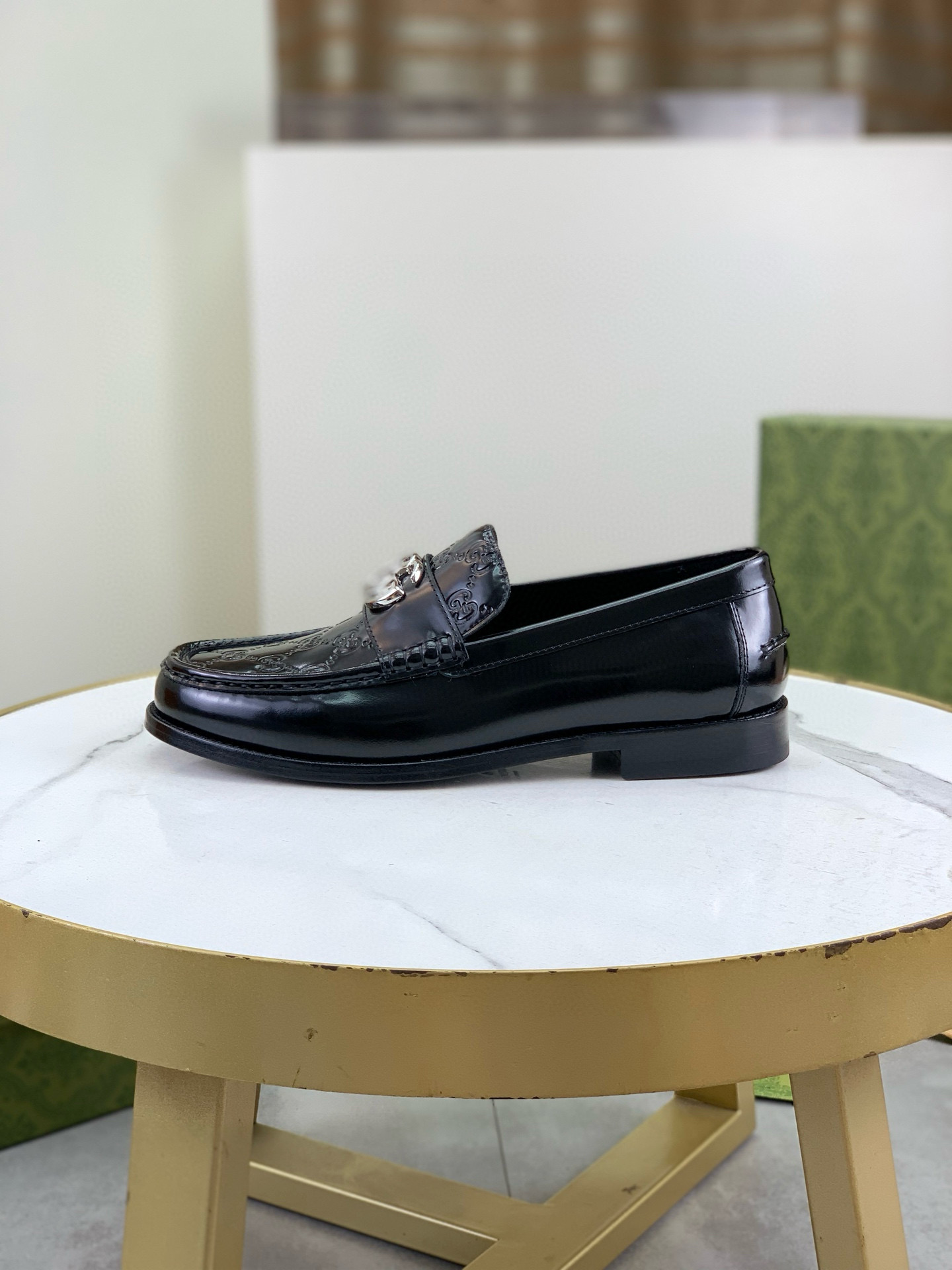 NO:282987,Top version (original high-end leather outsole) Brand [GUCCi Gucci] Gucci new business formal casual leather shoes Standard size men's size 39–45 (38 46 needs to be customized) Grade official website The same original single quality Material original calfskin Water-dyed cowhide inner Original genuine leather outsole Style category Men's fashion Official casual leather shoes Foot-covered men's shoes series Young fashion European and American trend British style Random matching Feet comfortable Feet multiple colors available Real pictures, Gucci, Gucci, cowhide, Leather soles19860909顶级版本（原版高级真皮大底） 品牌【 GUCCi 古奇】古驰新款商务正装休闲皮鞋 标准码男码39–45（38 46需定做） 等级官网同款 原单品质 材料原版小牛皮 水染牛皮内里 原版真皮大底 款式类别男士时尚 正装休闲皮鞋 套脚款男鞋系列 年轻时尚 欧美潮流 英伦风格 随意搭配 脚感舒適 颜色多款颜色可选实物图,,gucci,gucci,cowhide,Leather soles,Men's shoes