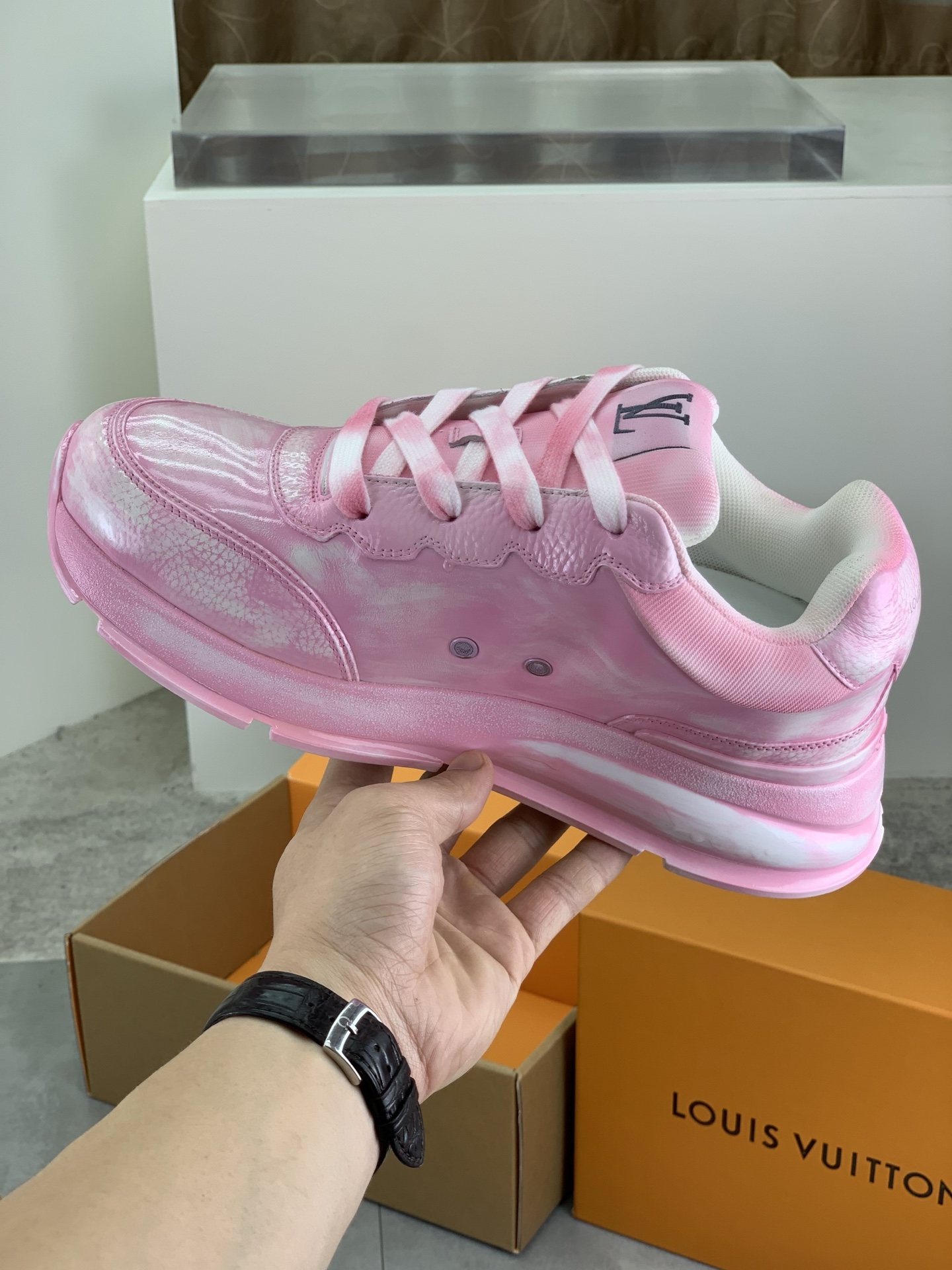 Louis Vuitton Pink Leather Low-Top Sneakers, Couple Style, Size 35-44 7 i1745482792886 8847 0 5