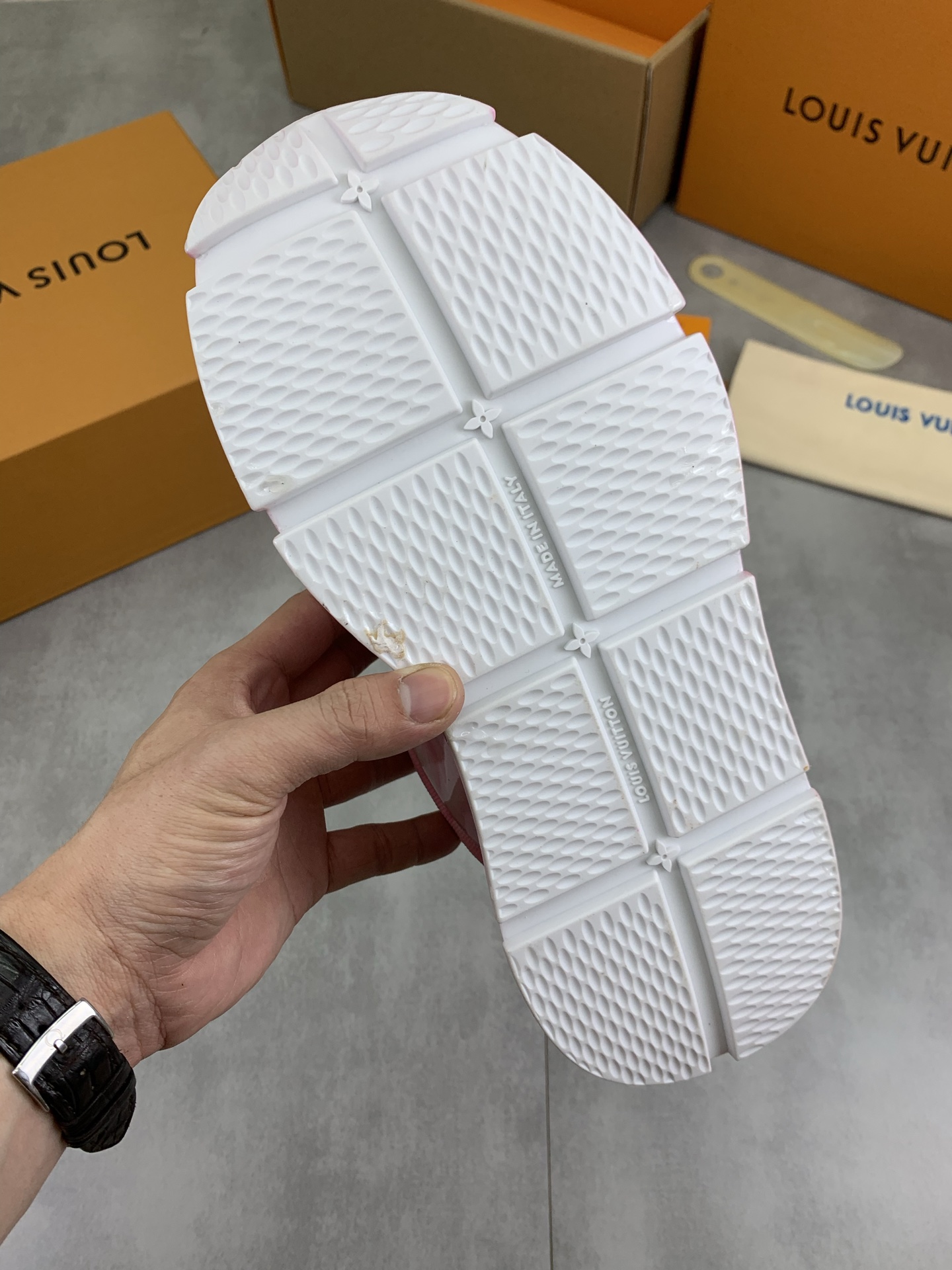 Louis Vuitton Pink Leather Low-Top Sneakers, Couple Style, Size 35-44 9 i1745482793013 2908 0 7
