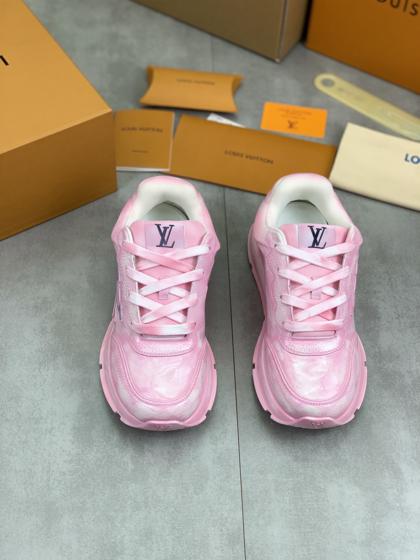 Louis Vuitton Pink Leather Low-Top Sneakers, Couple Style, Size 35-44 3 i1745482793094 3705 0 1