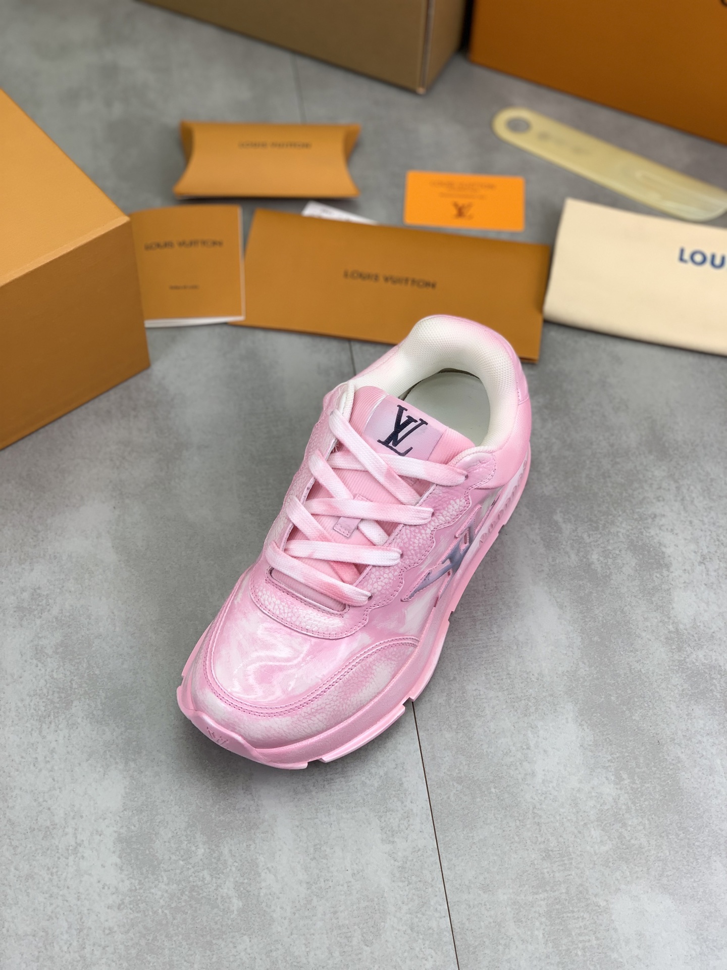 Louis Vuitton Pink Leather Low-Top Sneakers, Couple Style, Size 35-44 5 i1745482796501 6380 0 3
