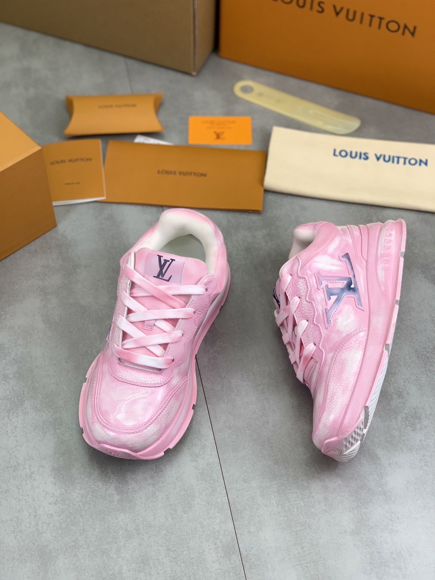 Louis Vuitton Pink Leather Low-Top Sneakers, Couple Style, Size 35-44 6 i1745482796605 9210 0 4