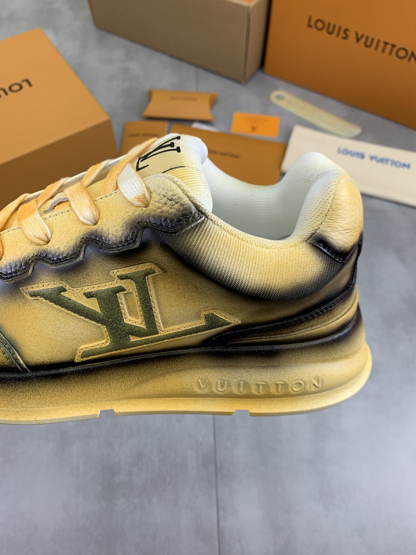 Louis Vuitton Premium Leather Sneakers - Stylish Comfort for Men and Women 8 i1745482830864 1830 0 6