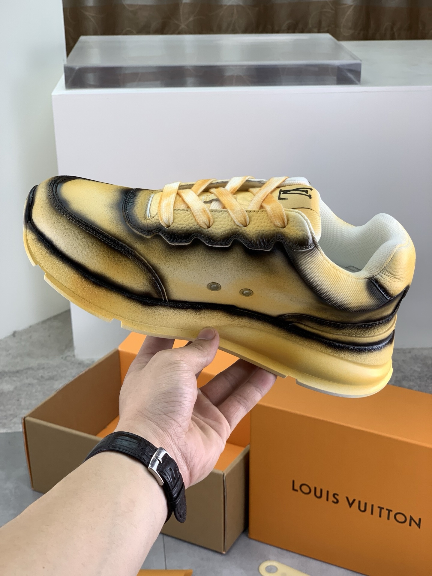 Louis Vuitton Premium Leather Sneakers - Stylish Comfort for Men and Women 7 i1745482832267 674 0 5