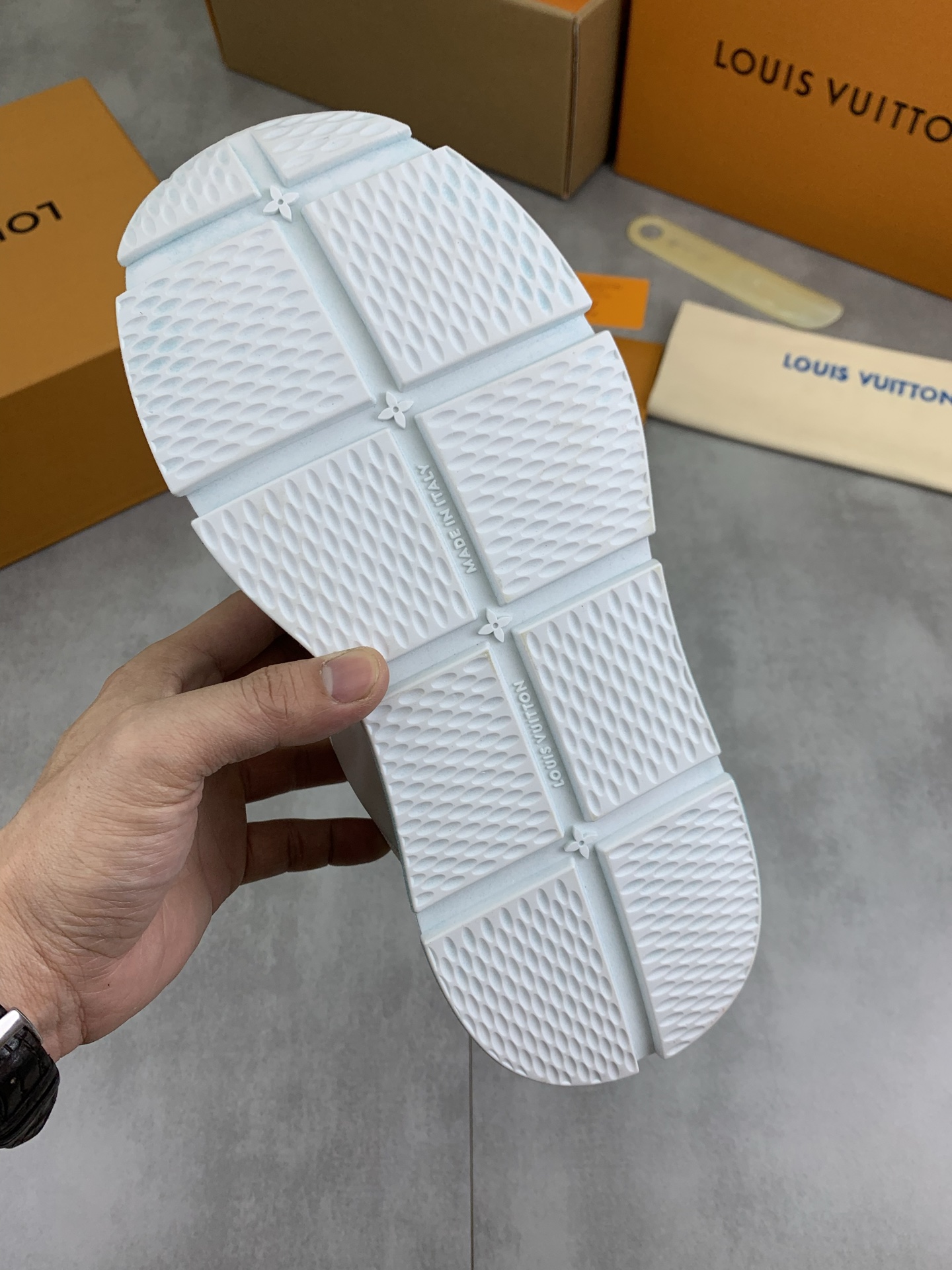 Louis Vuitton High-Top Sneakers in Calfskin Leather With TPU Outsole 9 i1745482848069 3867 0 7