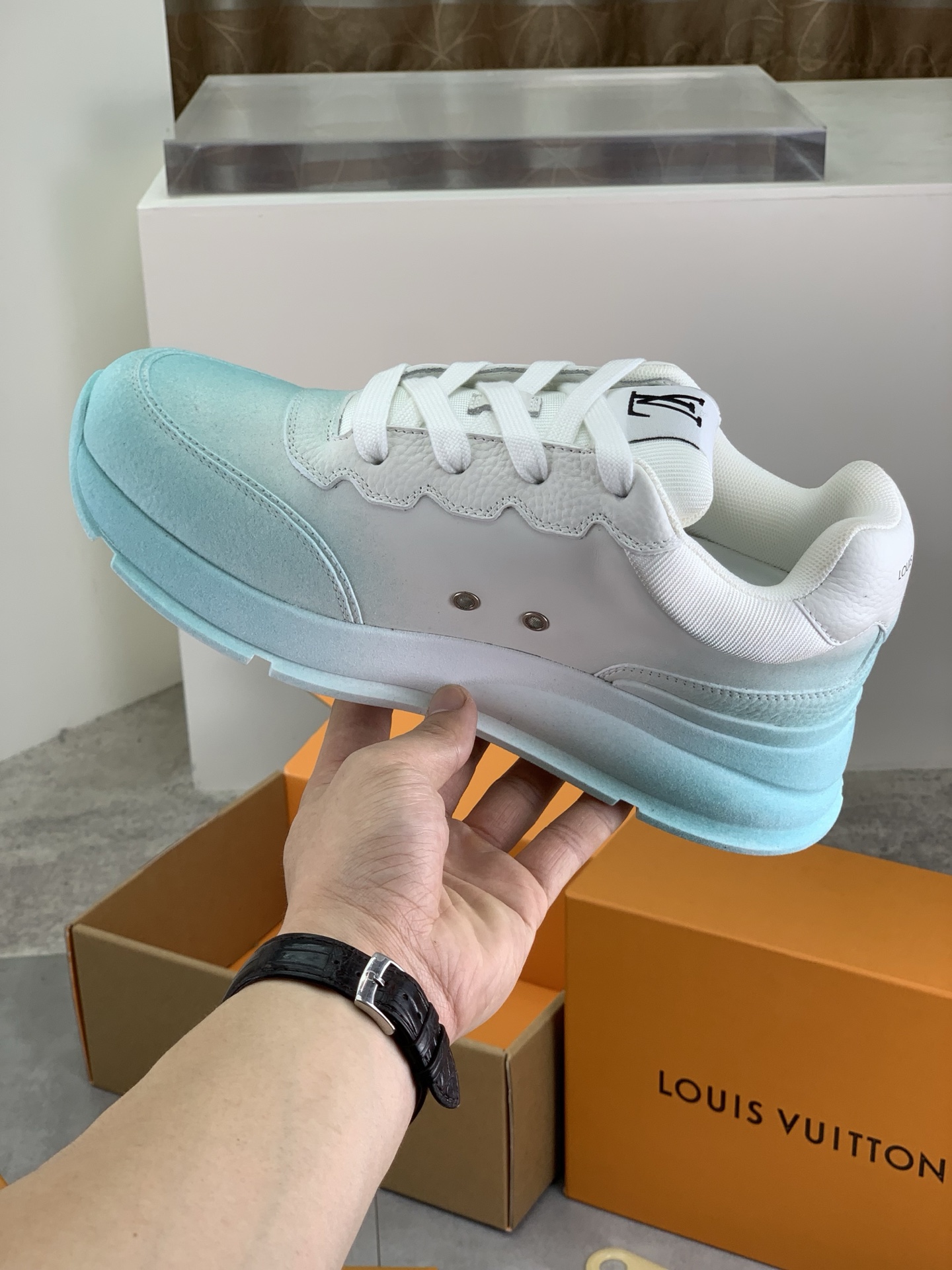 Louis Vuitton High-Top Sneakers in Calfskin Leather With TPU Outsole 7 i1745482849997 9530 0 5