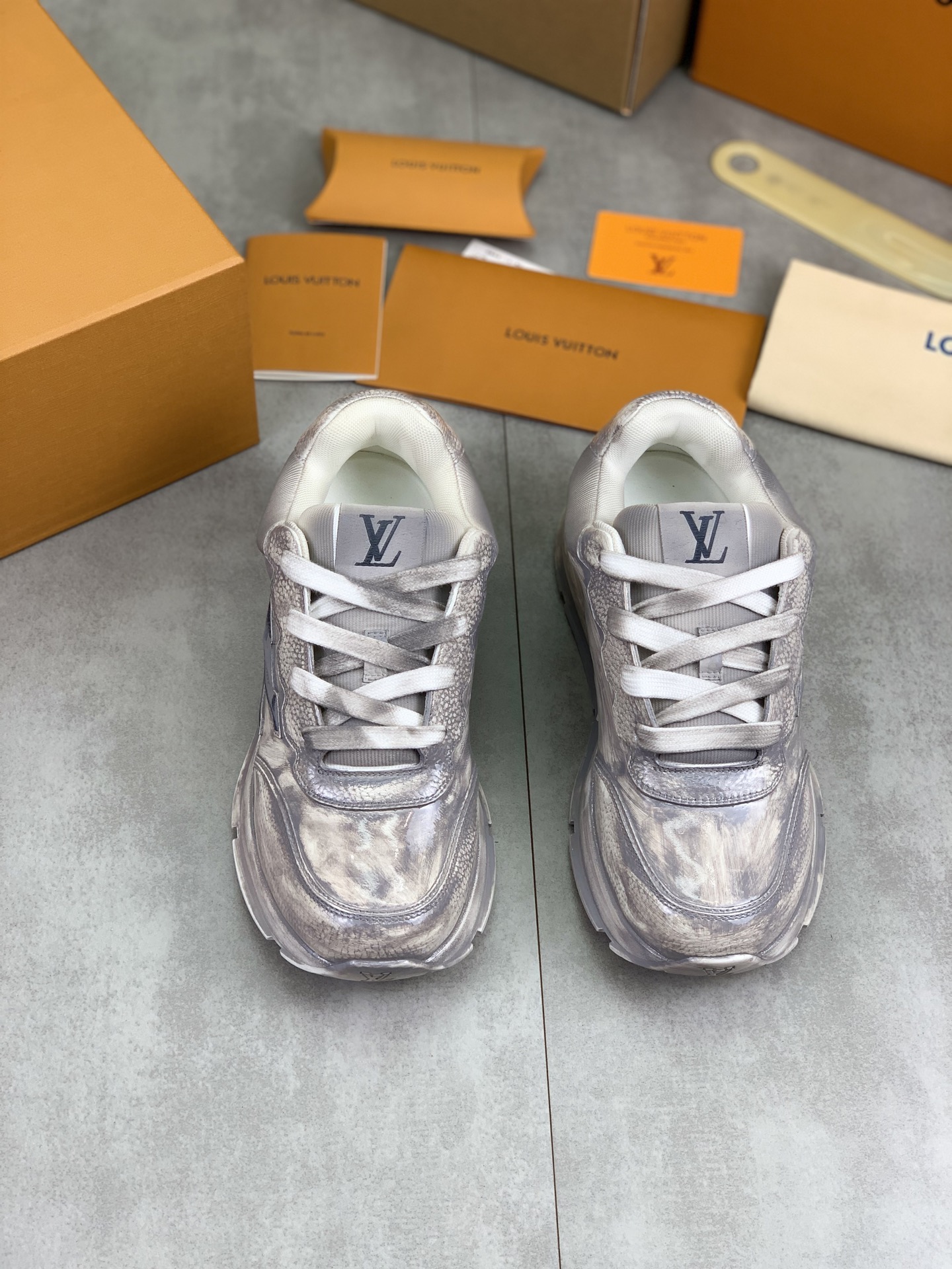 Louis Vuitton High-Top Sneakers in Calfskin Leather - Classic & Trendy 3 i1745482879958 7992 0 1