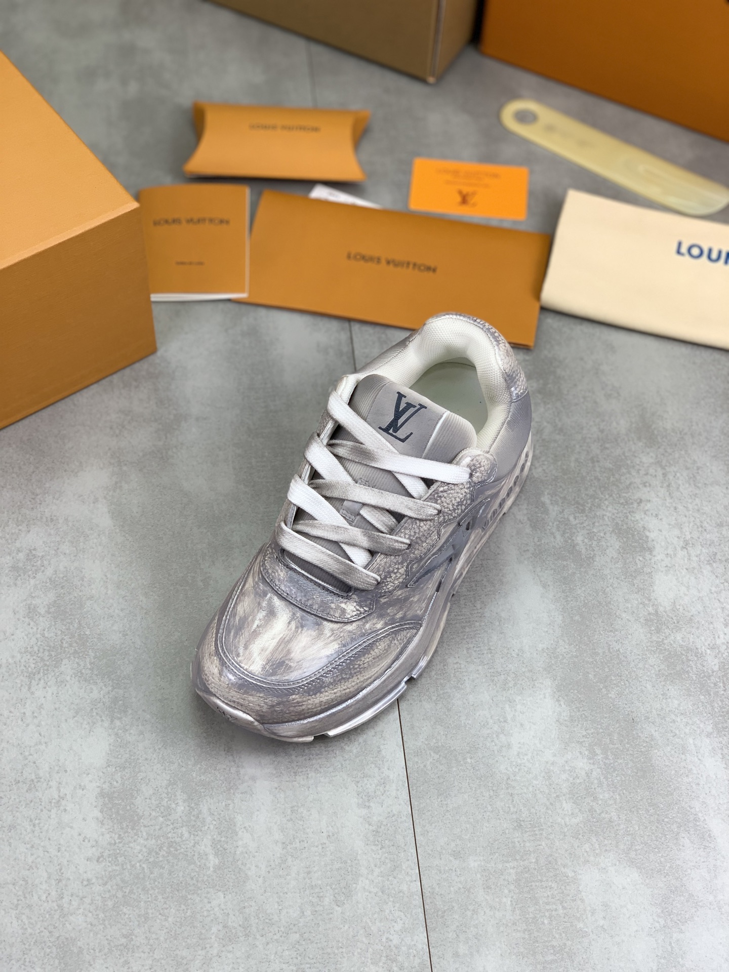 Louis Vuitton High-Top Sneakers in Calfskin Leather - Classic & Trendy 5 i1745482880092 756 0 3
