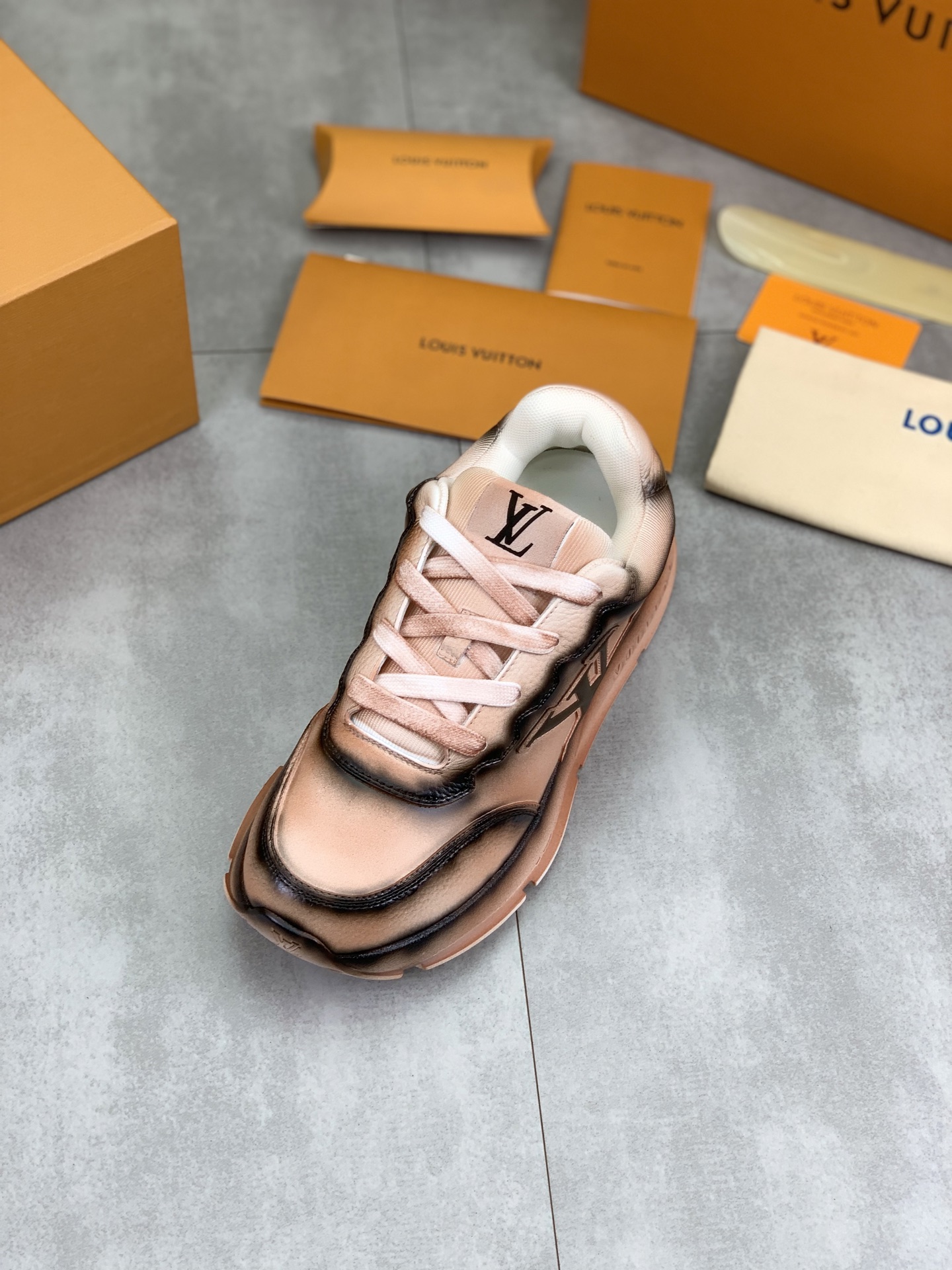 Louis Vuitton Couple Craft Sneakers - High-Quality, Original Design 5 i1745482982971 9435 0 3