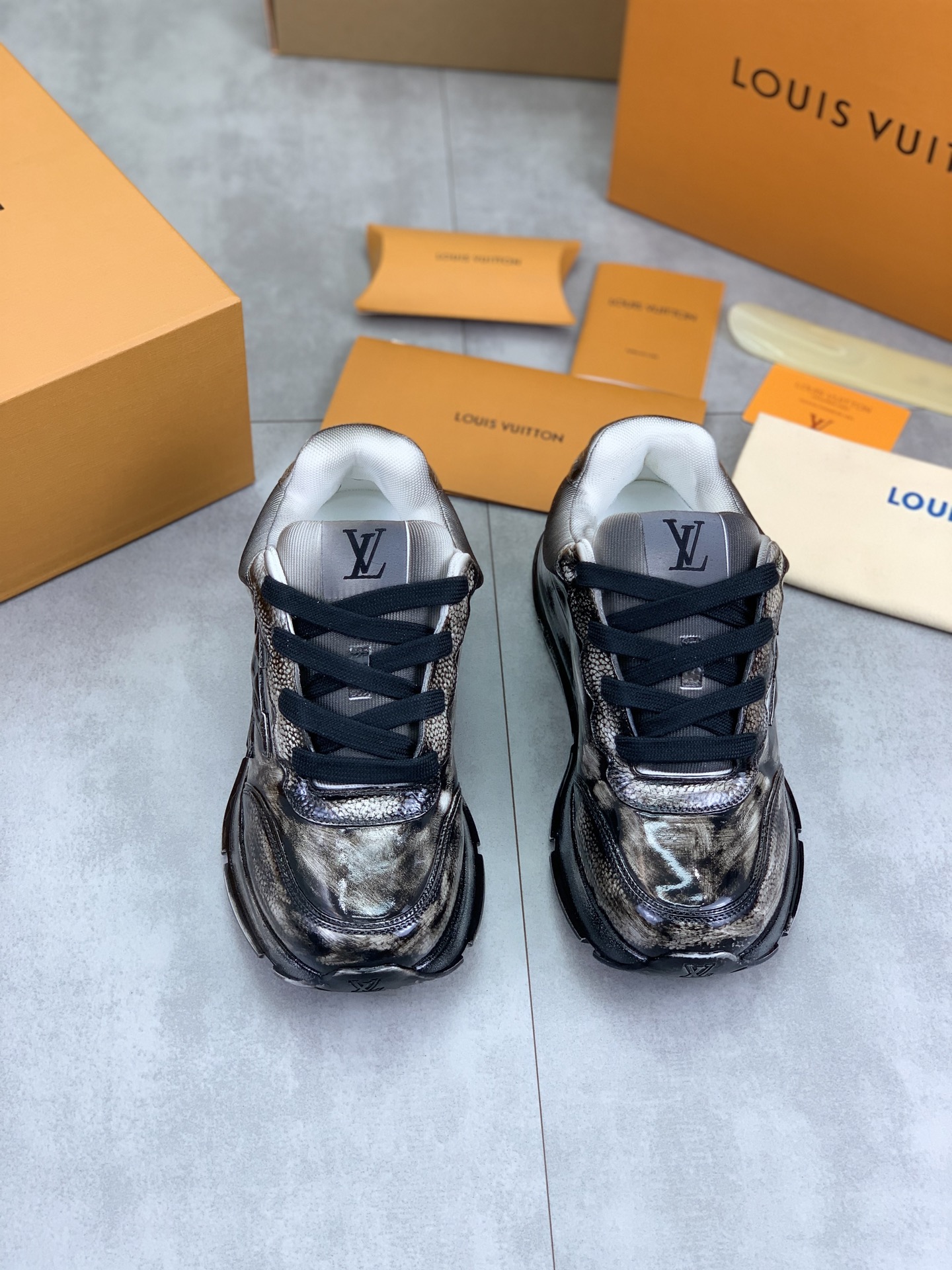 Louis Vuitton High-Top Sneakers, Calfskin Leather, Breathable Lining, TPU Sole 3 i1745483002391 6232 0 1