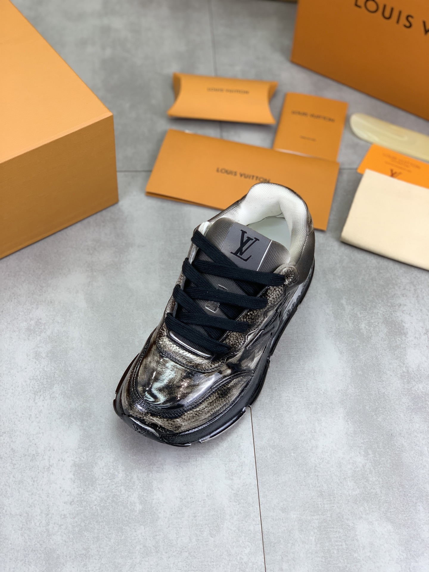 Louis Vuitton High-Top Sneakers, Calfskin Leather, Breathable Lining, TPU Sole 5 i1745483002394 3021 0 3