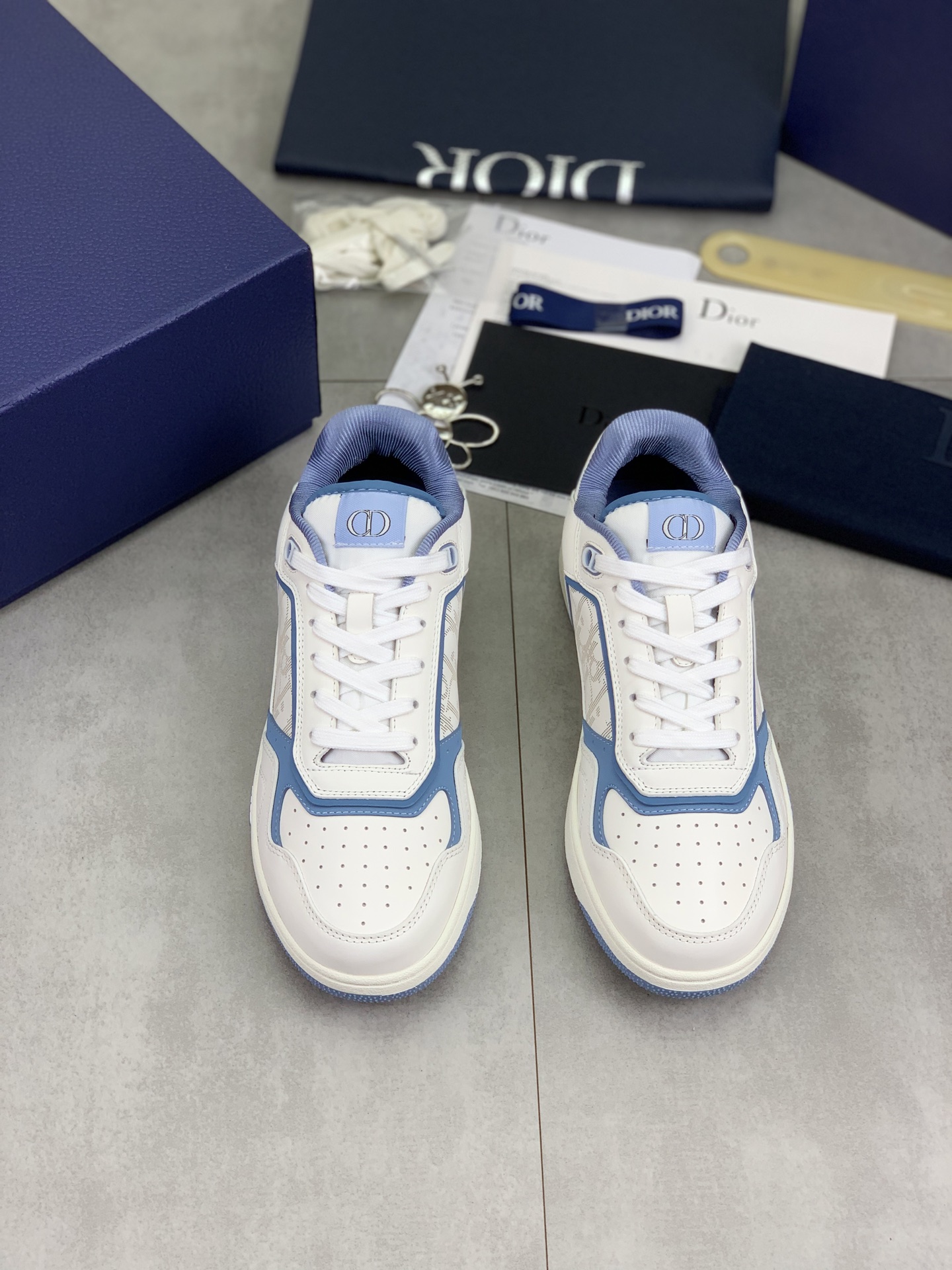 Dior B57 Low-Top Sneakers - Oblique Print, Leather, and CD Icon Details 3 i1745601036982 2646 0 1