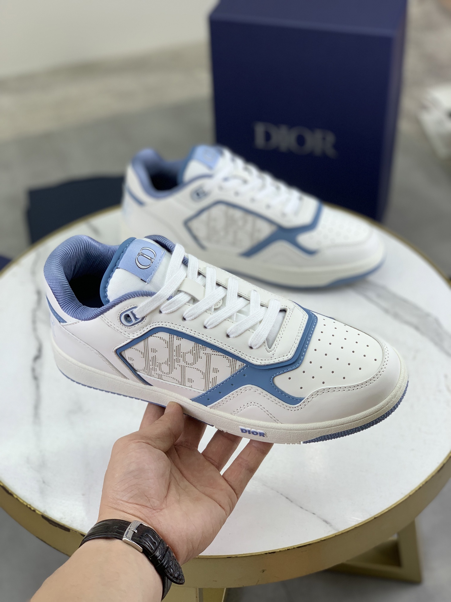 Dior B57 Low-Top Sneakers - Oblique Print, Leather, and CD Icon Details 4 i1745601040537 396 0 2