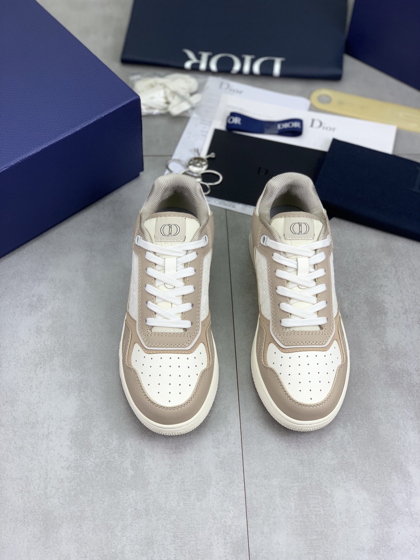 Dior B57 Low-Top Sneakers: Beige Oblique Canvas, Premium Quality, Stylish Shoes 3 i1745601068539 4670 0 1