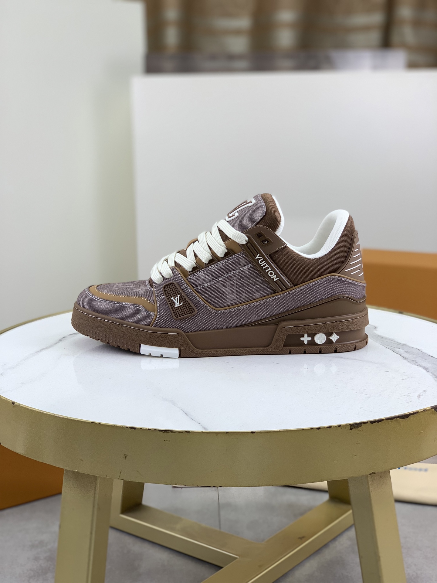 NO:280768,Top version [LOUIS VUITTON) Couple model, counter series (original list) new LV Louis Vuitton - Top version LV classic high-top trendy shoes!  Use imported original calfskin with water-dyed cowhide inner lining. Original wear-resistant, lightweight and high-end TPU large sole!  High-quality quality!  A variety of colors are available, 35-45, louis vuitton, louis vuitton, louis vuitton, cowhide19860909顶级版本【LOUIS VUITTON）情侣款 专柜系列（原单）新款LV路易威登 ——顶级版本 LV经典高帮潮鞋！选用进口原版小牛皮 水染牛皮内里.原版耐磨轻便高端TPU大底！高品质精品！多款颜色可选,码数35-45,,louis vuitton,louis vuitton,louis vuitton,cowhide,Men's shoes